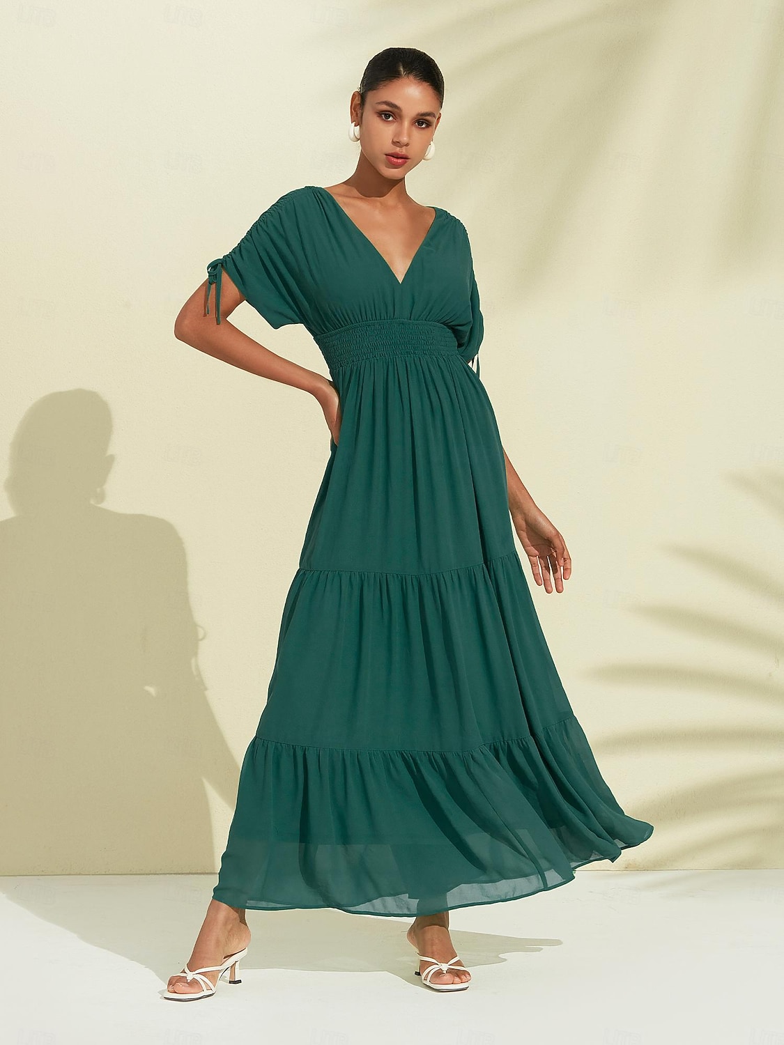 maxi abito grembiule da donna in chiffon verde con scollo a V e allacciatura sul retro del 2025 a $77.99 –P3