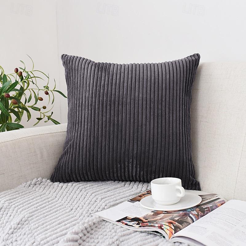 Housse d'oreiller nordique en velours côtelé, couleur unie, douce, sans noyau, pour le bureau, la maison, le salon, le canapé, vert, orange, rose, bleu de 2025 ? $18.99 –P7