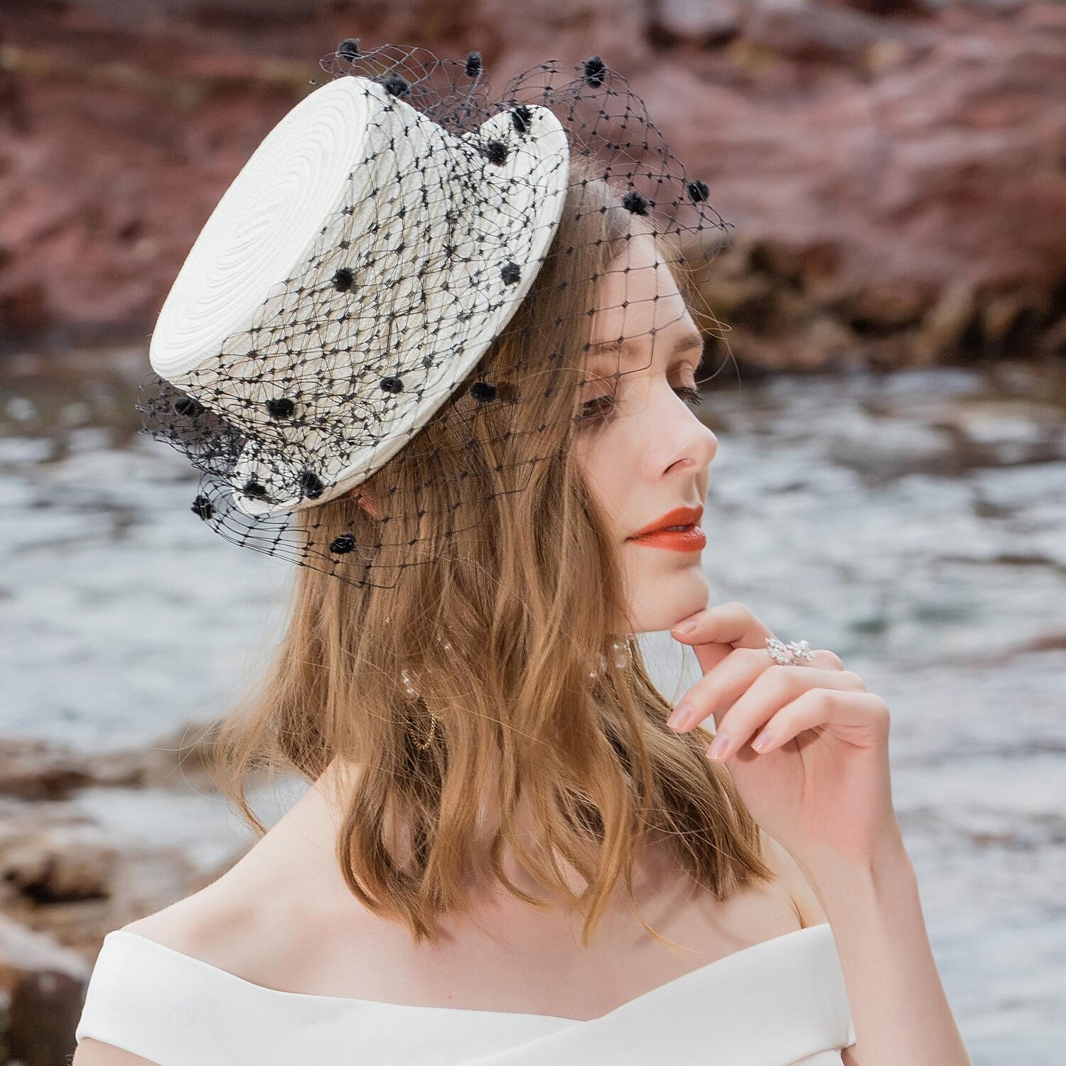 cappelli copricapo bombetta in fibra / cappello a cloche cappello a secchiello cappello di paglia da sposa tea party matrimonio elegante con copricapo in tulle copricapo del 2025 a $31.99 –P2