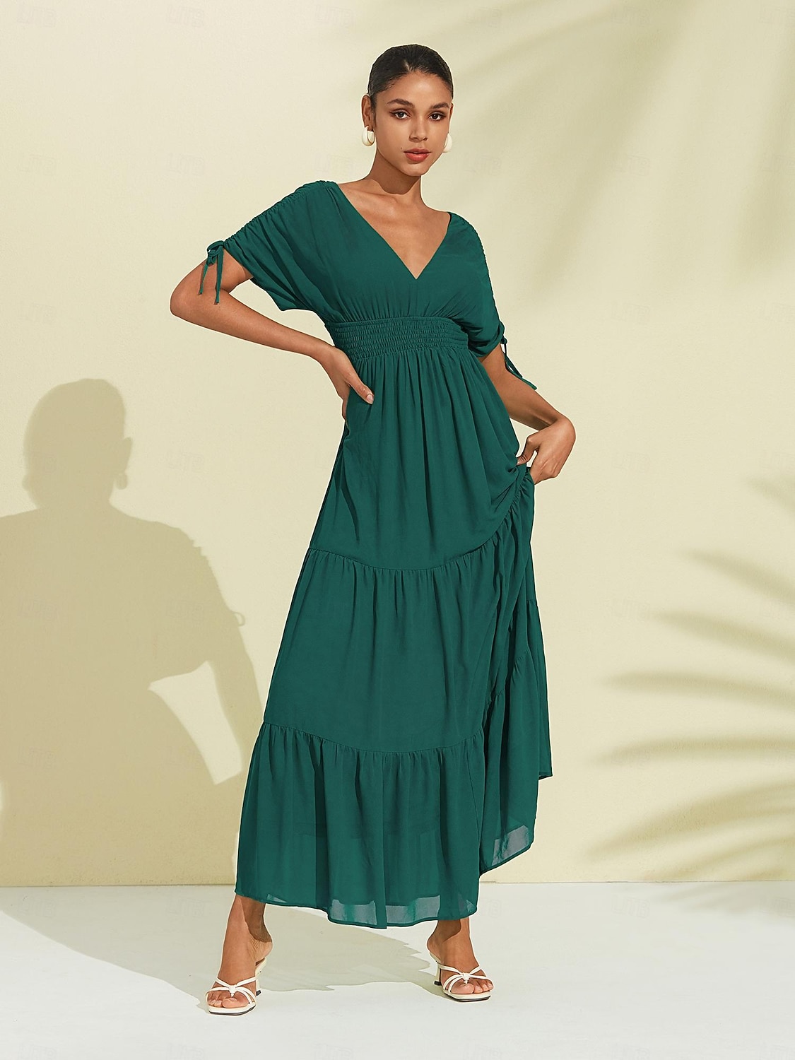 maxi abito grembiule da donna in chiffon verde con scollo a V e allacciatura sul retro del 2025 a $77.99 –P7