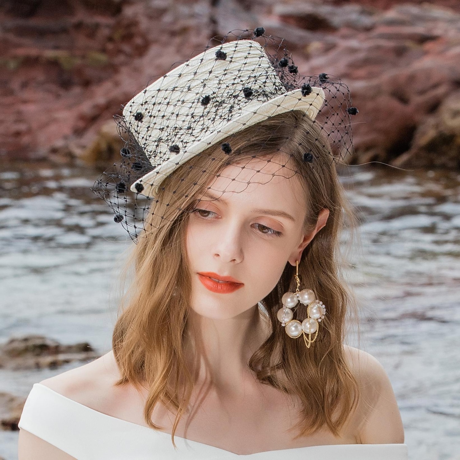 cappelli copricapo bombetta in fibra / cappello a cloche cappello a secchiello cappello di paglia da sposa tea party matrimonio elegante con copricapo in tulle copricapo del 2025 a $31.99 –P4