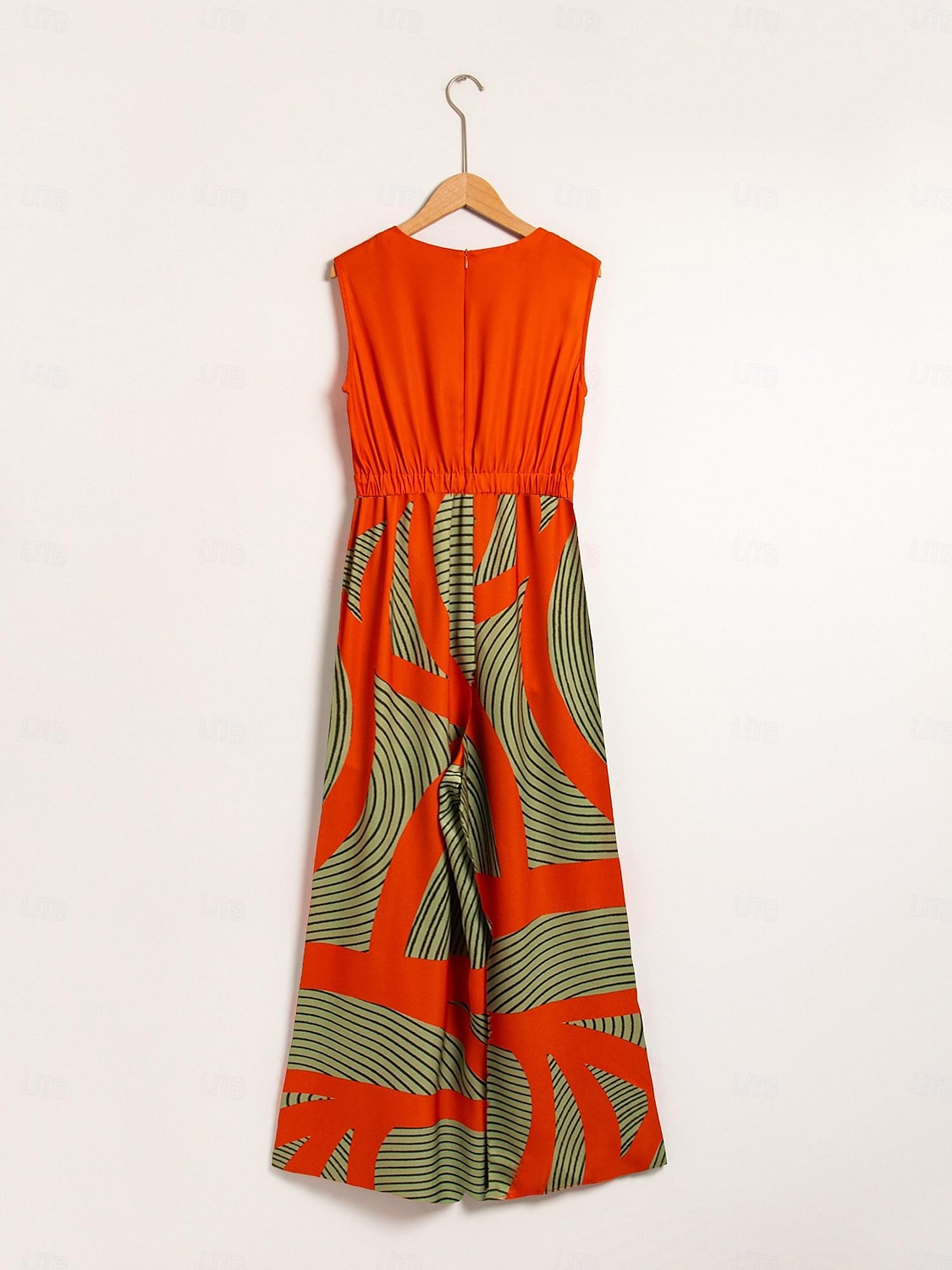 satengstripet ermeløs jumpsuit med v-hals 2025 - $64.99 -P9