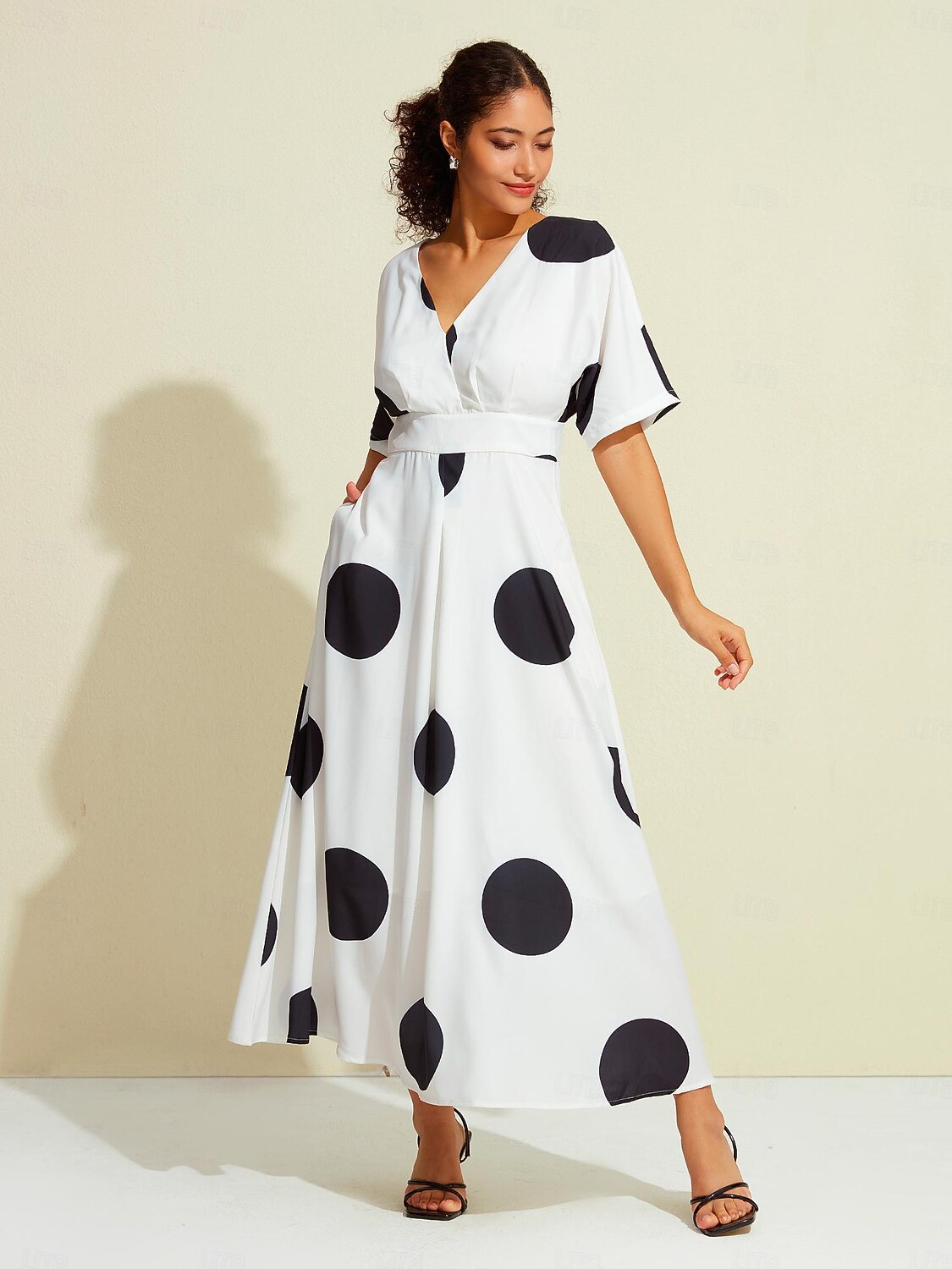 Femmes Ourlet Maxi Maxi en Satin Robe maxi Blanche Demi Manches À pois Dos attaché Poche cachée à la taille Été Printemps & Automne Col en V Décontracté Quotidien S M L de 2025 ? $141.99 –P4