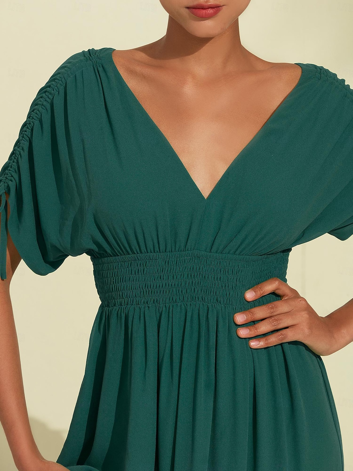 maxi abito grembiule da donna in chiffon verde con scollo a V e allacciatura sul retro del 2025 a $77.99 –P8
