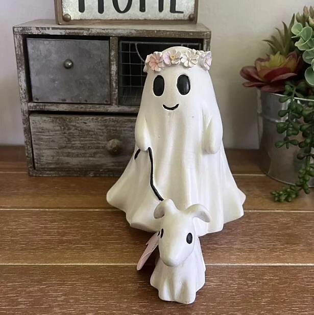 Halloween Ghost Walking Dog Statue - Handmade Halloween Resin Statue Decoration, Durable Resin for Indoor & Outdoor Use, Perfect for Rustic, Farmhouse, or Cottage-Style Home Decor, Ideal for Kids' Bed 2025 - $15.49 –P6