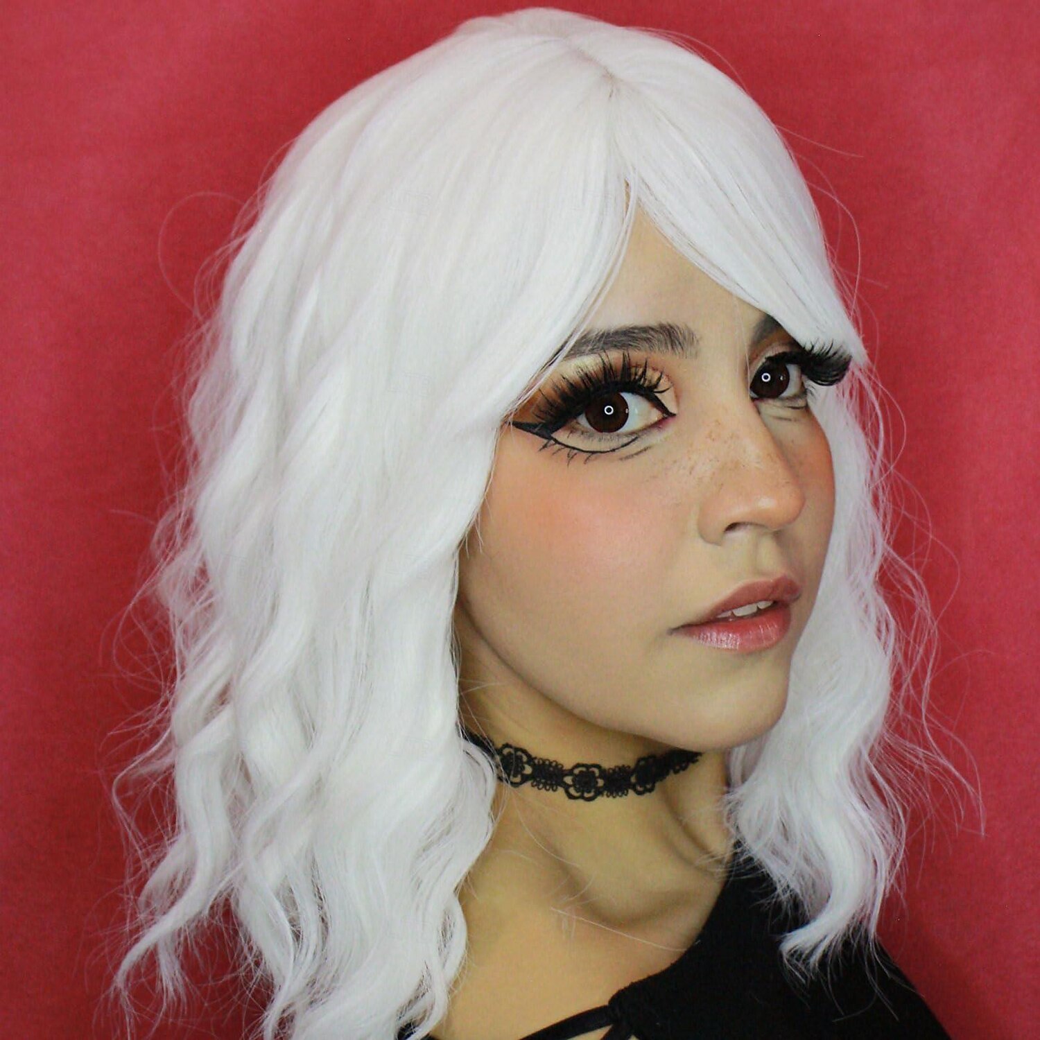 Perruque avec frange pour femmes perruques courtes ondulées et bouclées de 14 pouces perruque de longueur d'épaule perruques de fête cosplay perruques d'Halloween de 2025 ? $18.99 -P1