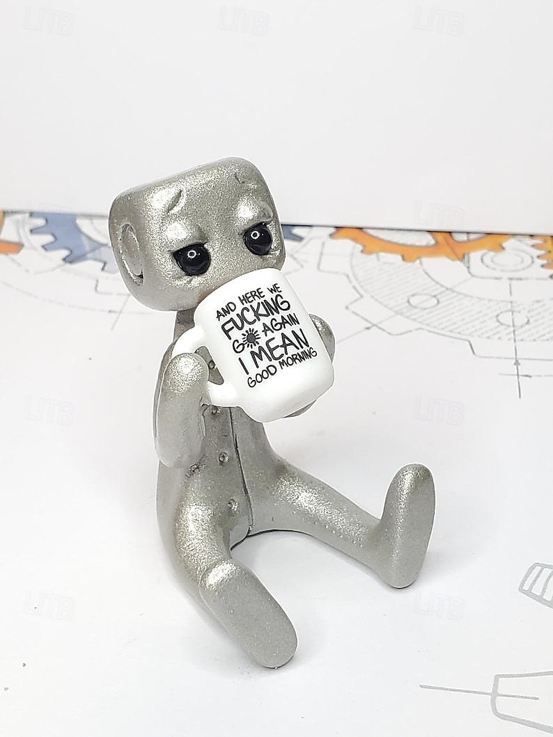 pequena figura de robô com slogan - sua ansiedade é um robô mentiroso, decorações de mesa de escritório divertidas e inspiradoras de 2025 por $12.49 –P6