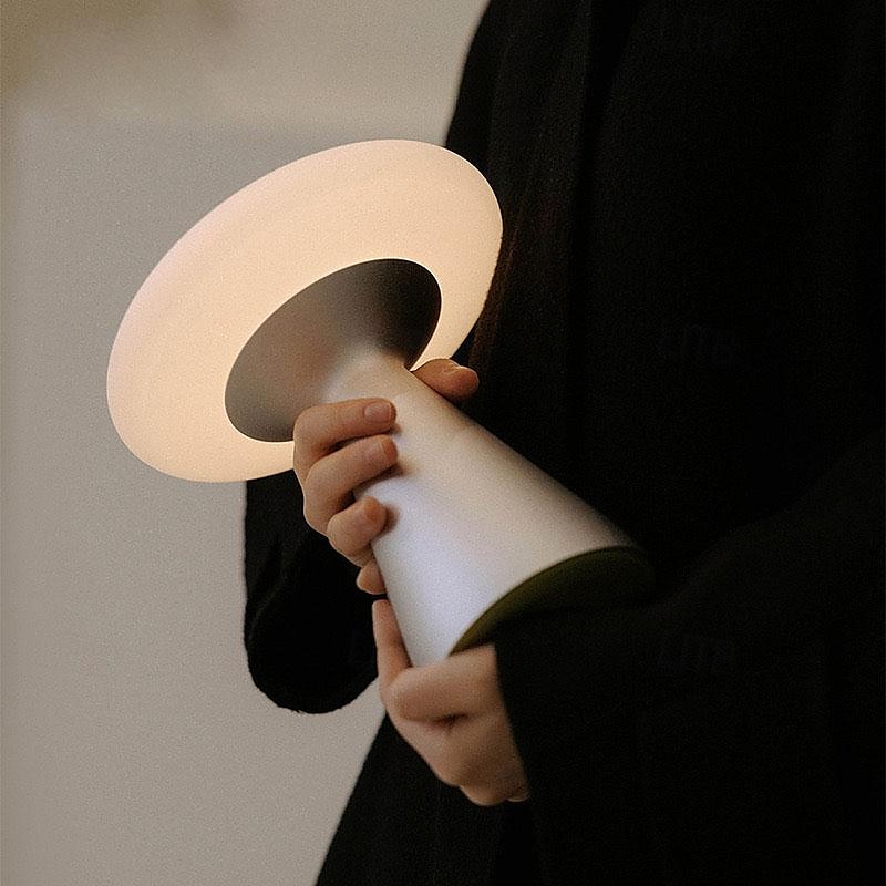 Lampe de chevet moderne minimaliste en métal, lampe de table, lampe de lecture, salon, chambre à coucher, éclairage 110-240v de 2025 ? $182.99 –P4