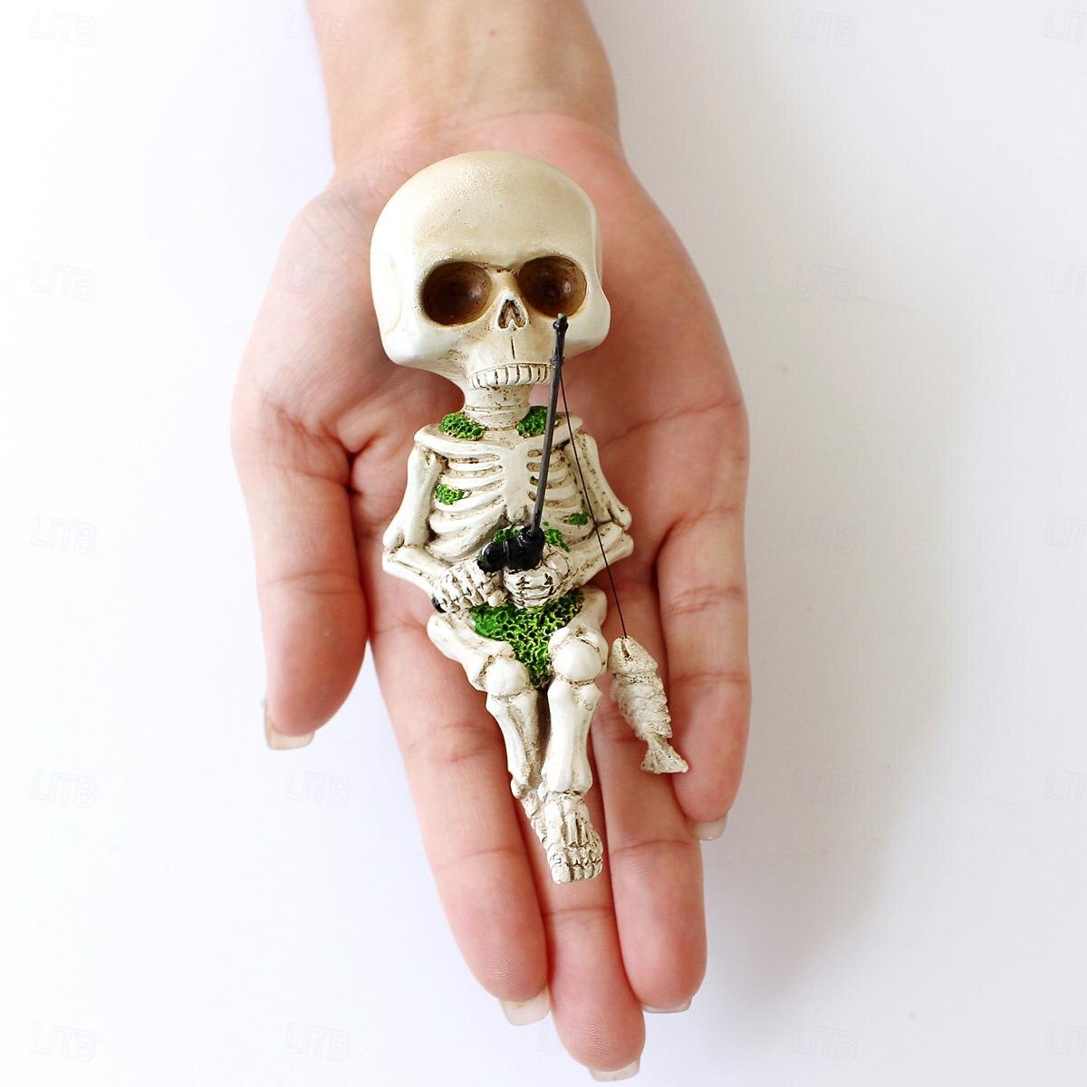 Statuetta in resina con scheletro di pesca di Halloween - decorazione spettrale con teschio seduto per un'atmosfera infestata interna ed esterna del 2025 a $12.99 –P5