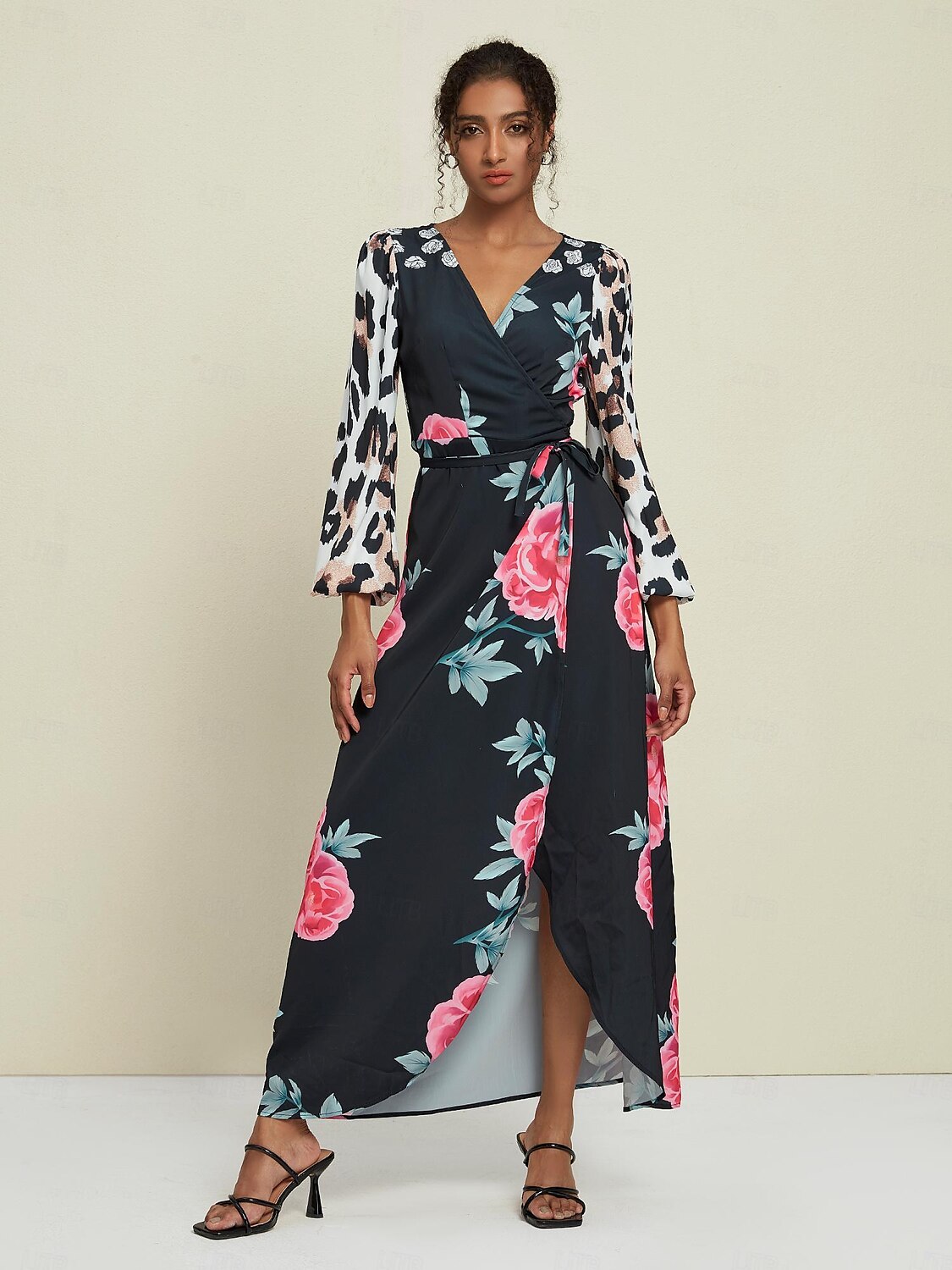 Abito maxi con scollo a V a maniche corte e stampa leopardata floreale per invitati al matrimonio in raso del 2025 a $61.99 –P6