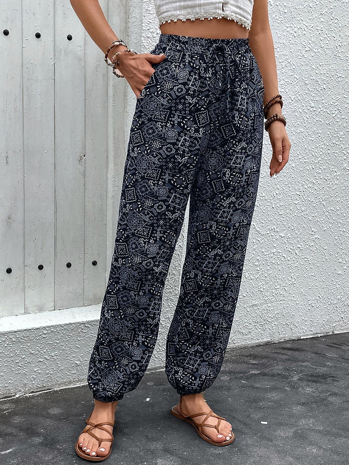 Per donna Pareggiatore Pantaloni Di tendenza Lungo Pop art Tasche laterali Cinturino elastico Stampa Traspirabilità Comodo Media elasticità Casual / quotidiano Nero Blu marino Primavera estate del 2025 a $24.99 –P7