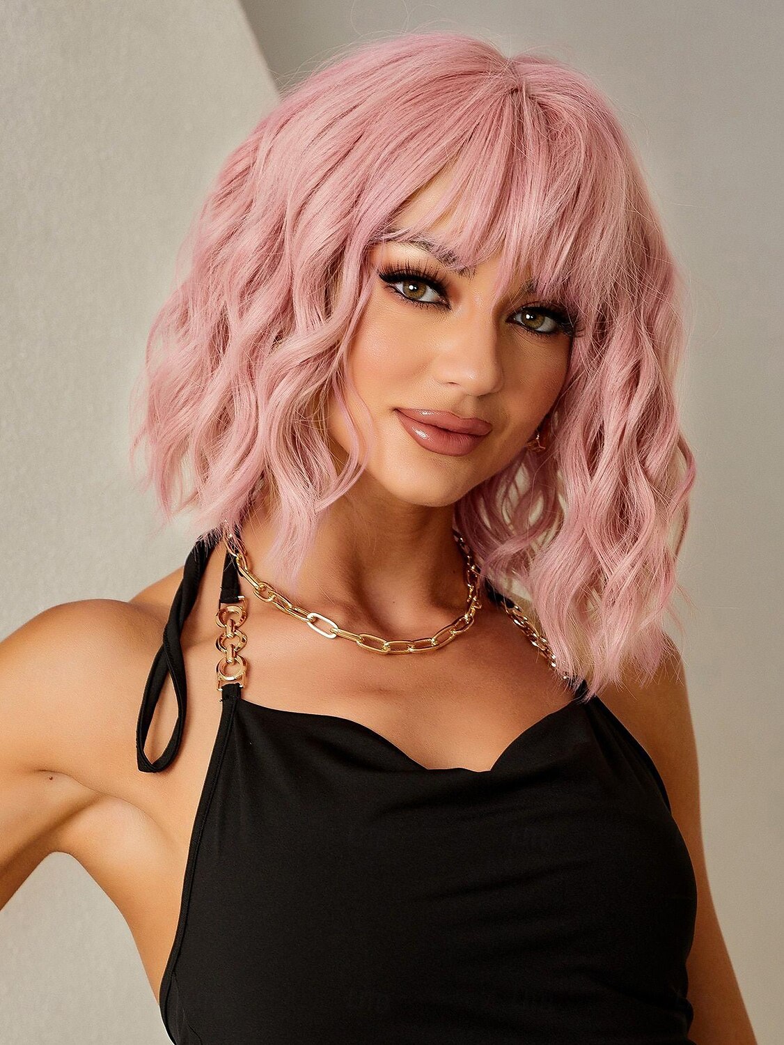 parrucca sintetica riccia rimbalzante parrucca con frangia ordinata 12 pollici rosa capelli sintetici parrucche rosa da carnevale da donna del 2025 a $17.99 –P1