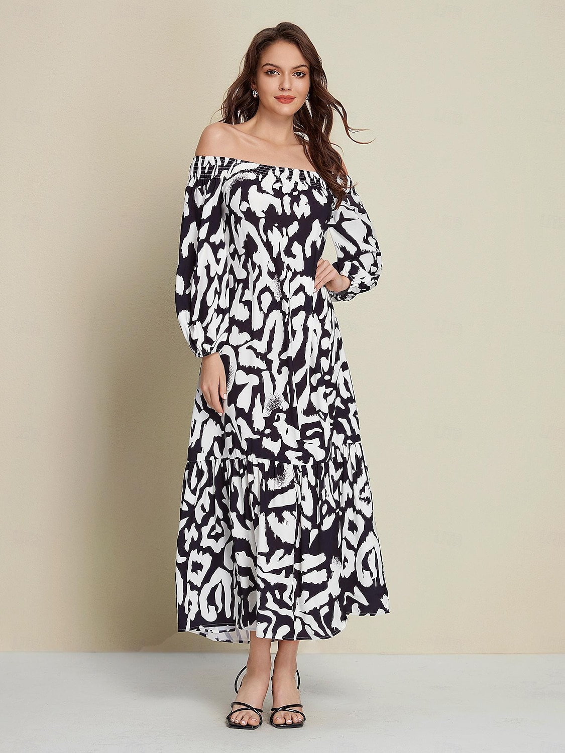 robe longue en satin à épaules dénudées et imprimé graffiti abstrait de 2025 ? $55.99 –P5