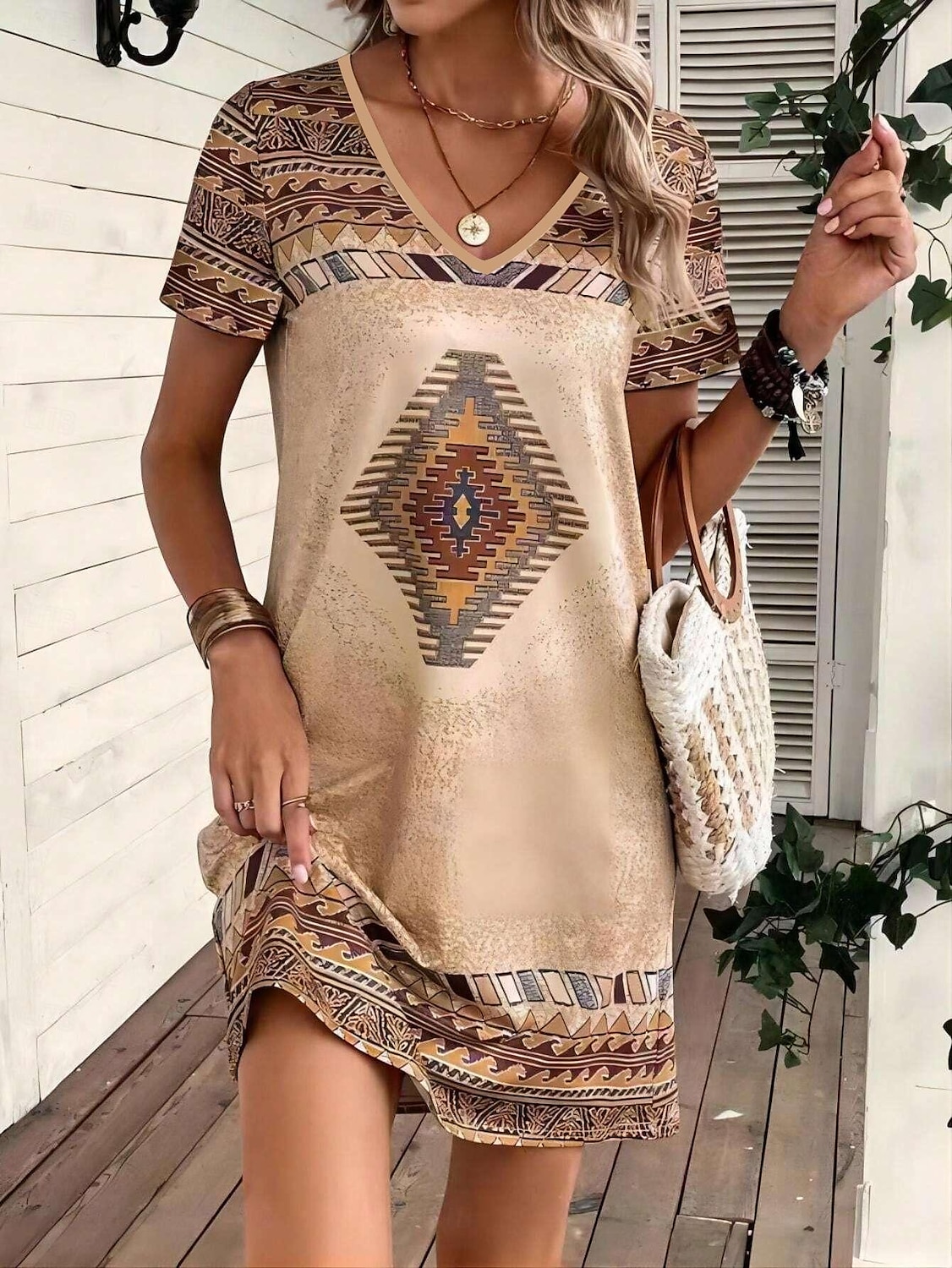 Kvinnors Miniklänning Petiten Klänning T-Skjortklänning Tee Klänning Sommarklänning A-Linjeklänning Avslappnad Semester Födelsedag Avslappnad Lös Passform Geometrisk Kortsleeve V-Hals Khaki Sommar 2025 - $23.99 –P3