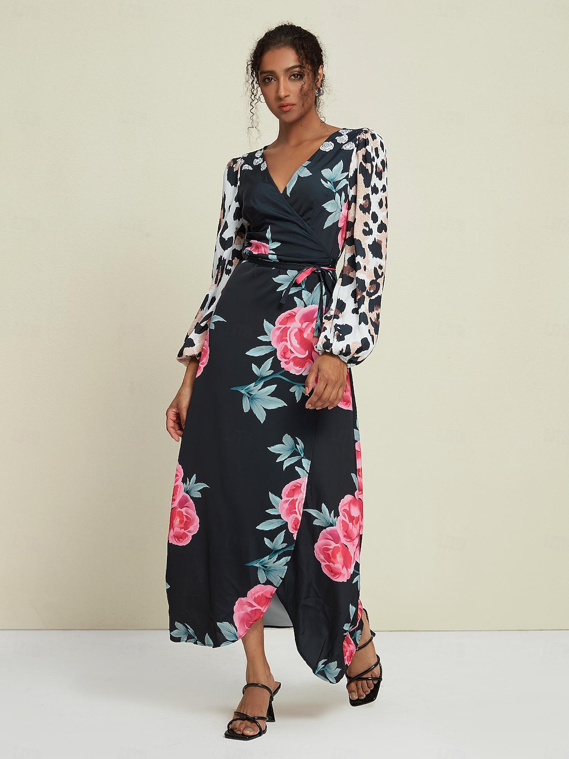 Abito maxi con scollo a V a maniche corte e stampa leopardata floreale per invitati al matrimonio in raso del 2025 a $61.99 –P5