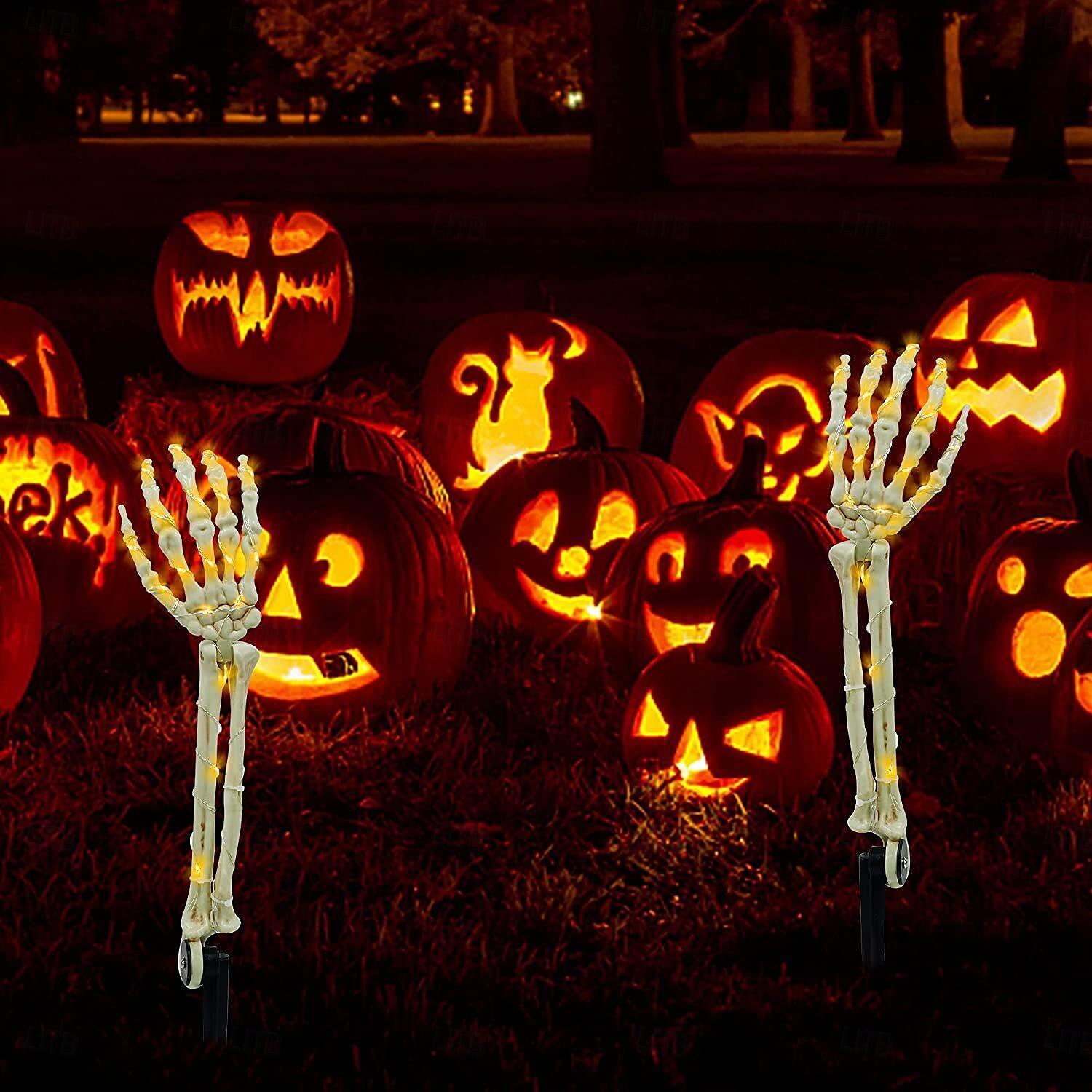 2 Stück Halloween-Skeletthand-Gartenlampe, Arme, Handpfähle, realistisch aussehende Halloween-Rasen-Gartendekor-Lichtrequisiten, LED-leuchtende Geisterhand in Totenkopfform, Plug-in-Lampe 2025 - $27.99 –P11