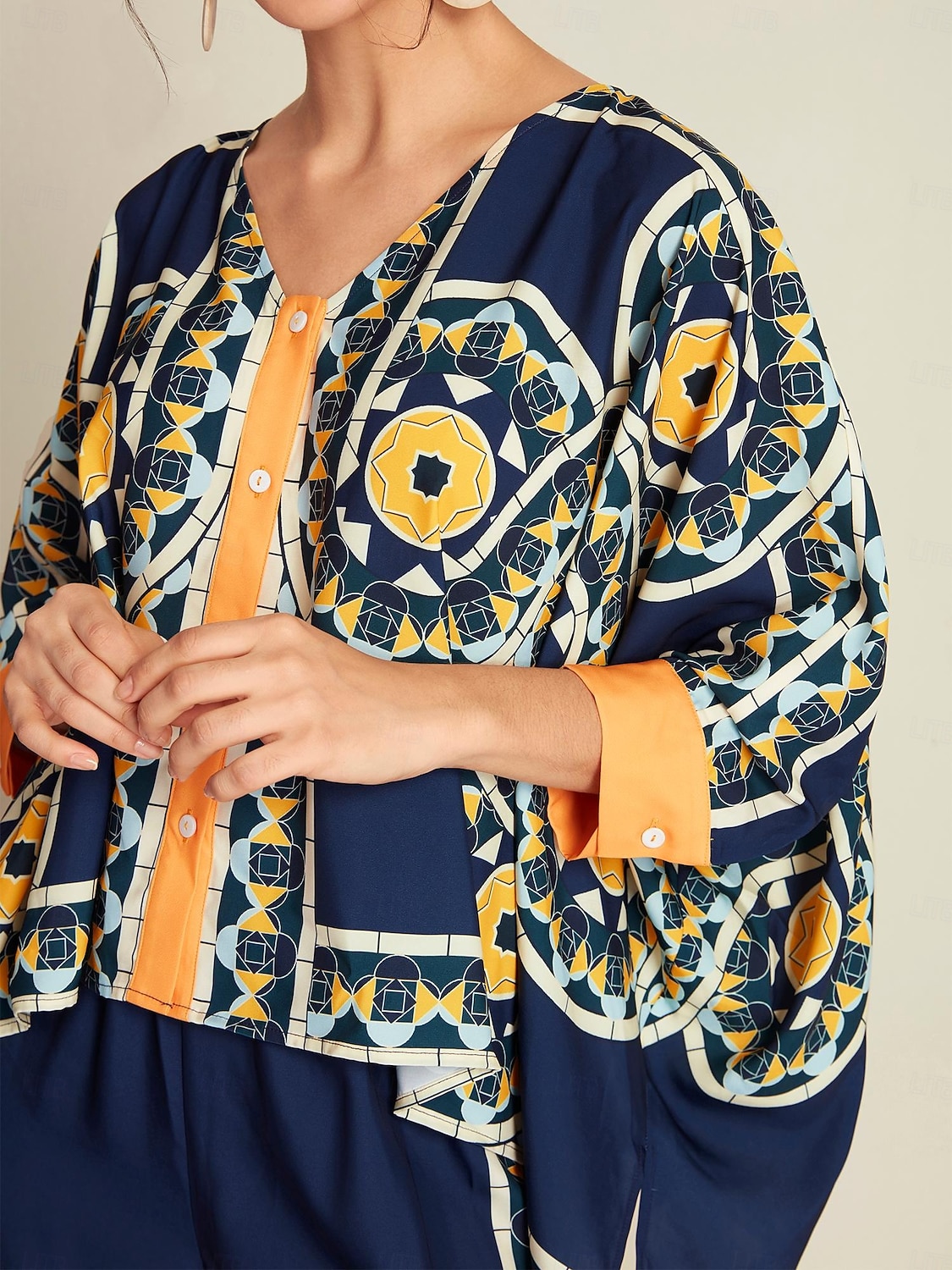 женская блузка темно-синего цвета в стиле фолк-мадьяр с длинным рукавом и V-образным вырезом, неровным подолом, повседневная, для межсезонья 2026 - $19.99 –P3