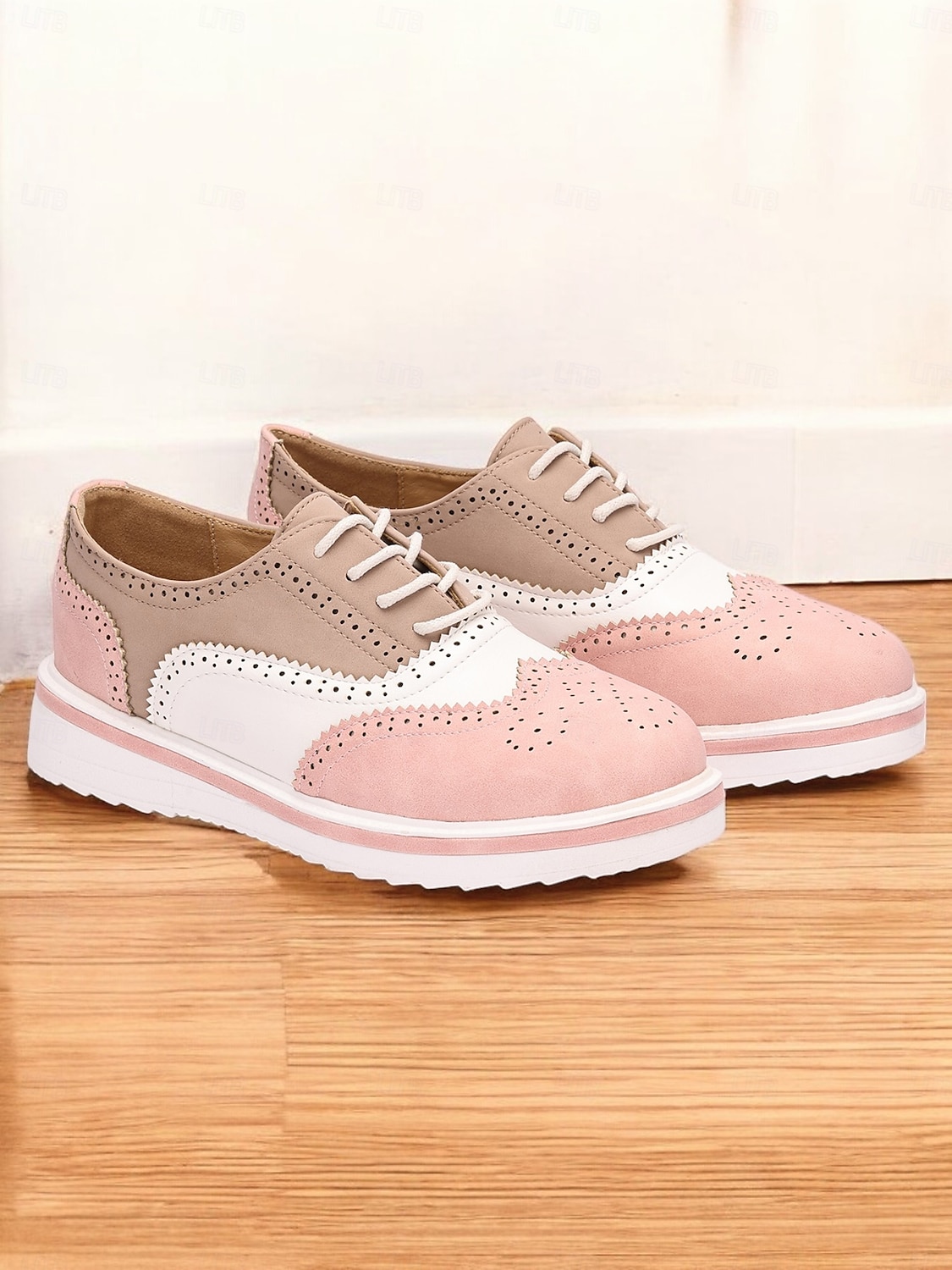 Dame Flate sko Retro Bullock Sko Kontor Arbeid Daglig Paisly Fargeblokk Snøring Plattform Rund Tå Årgang PU Snøring Svart / Hvit Brun Rosa og Hvit 2025 - $54.99 –P2