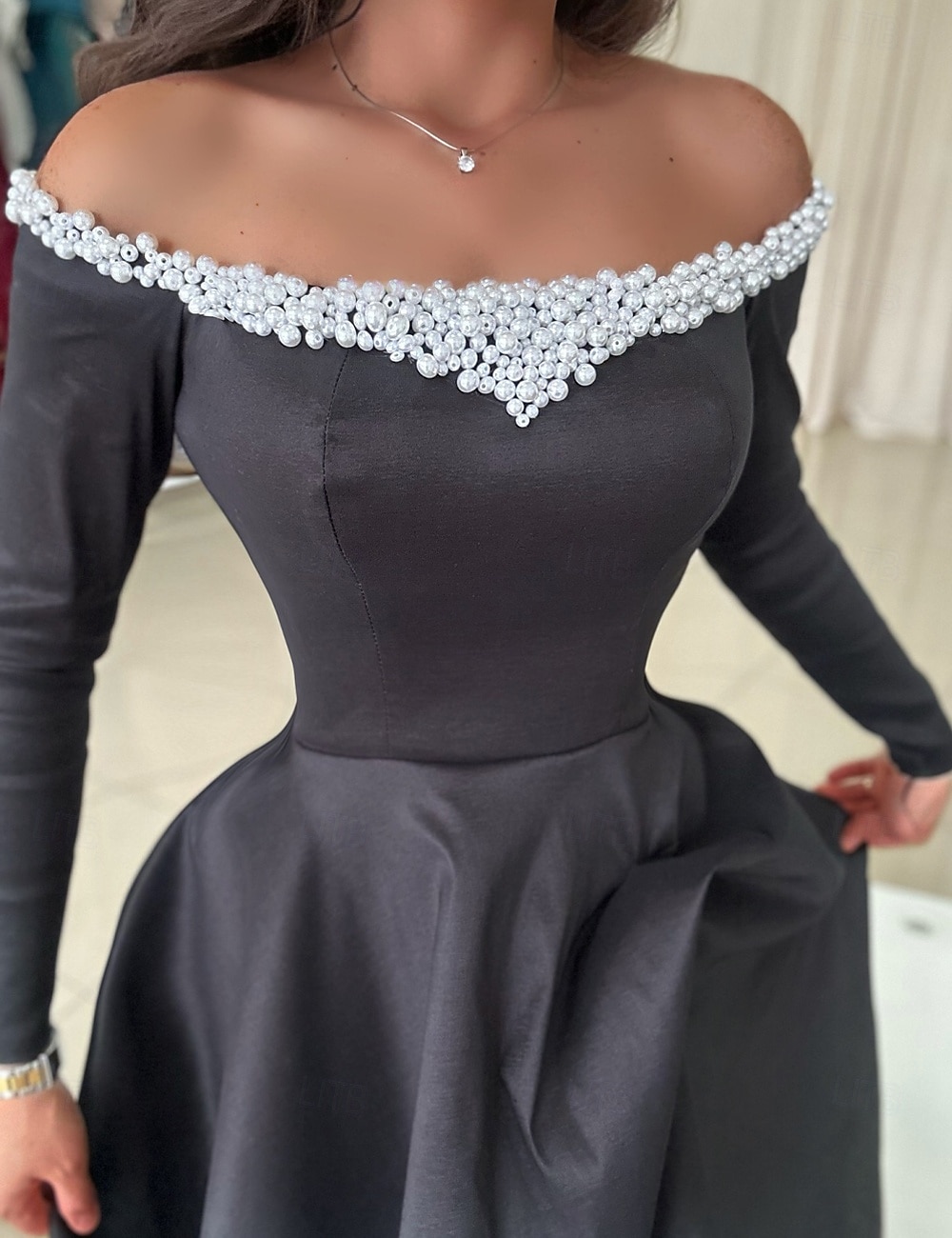 A-Linie Abendkleid Elegantes Kleid Formal Bodenlang Lange Ärmel Off-Shoulder Tasche Satin mit Perlen 2025 - $191.99 –P2