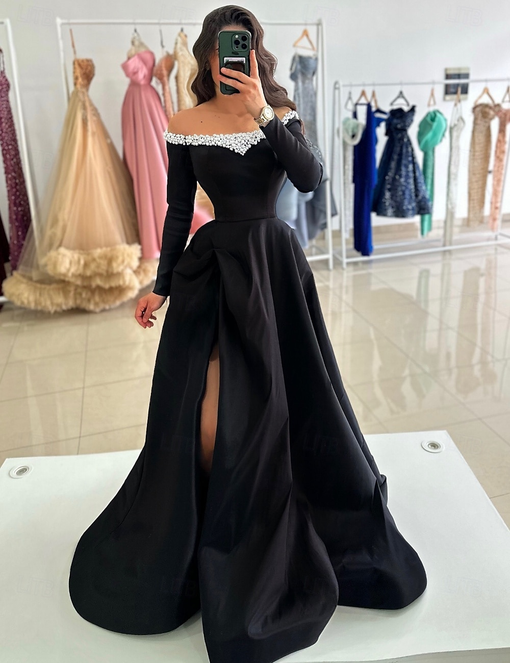 A-Linie Abendkleid Elegantes Kleid Formal Bodenlang Lange Ärmel Off-Shoulder Tasche Satin mit Perlen 2025 - $191.99 –P3