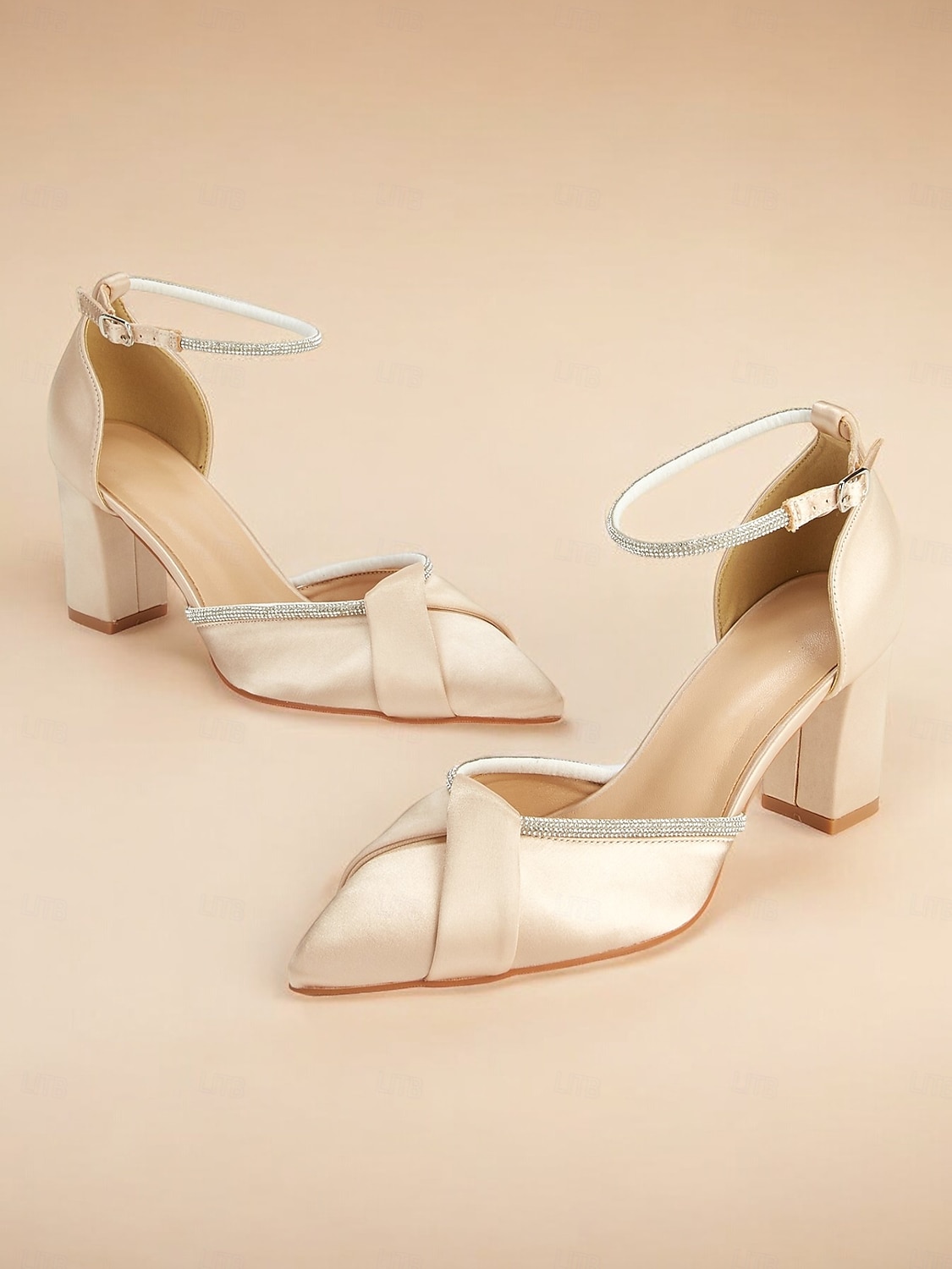 scarpe con cinturino alla caviglia in raso champagne con tacco a blocco e dettagli in strass – eleganti tacchi da sposa e da sera da donna del 2025 a $54.99 –P8