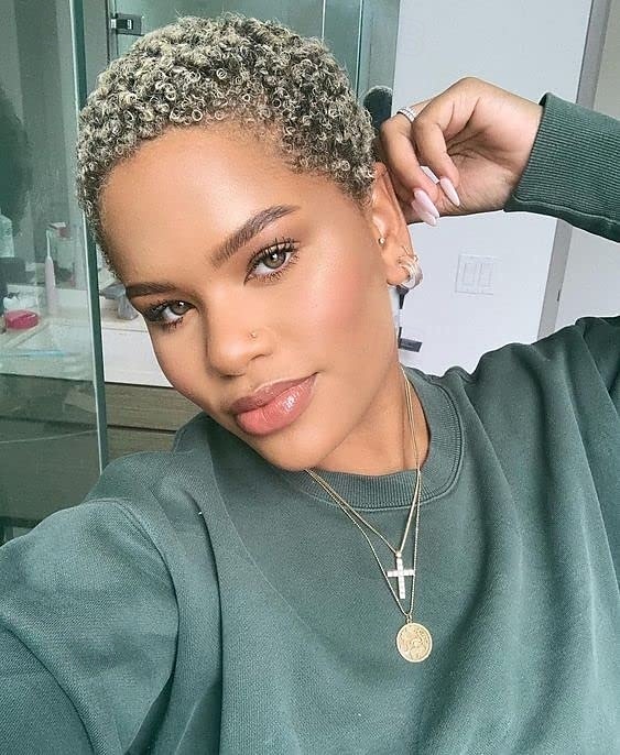 Perruque Synthétique Bouclé Avec frange Perruque Blond Bordeaux Court Auburn Rouge Bordeaux Grise Vert Blond Cheveux synthétiques Femmes Cosplay Doux Fête Blond Vert Bordeaux de 2025 ? $20.99 –P1