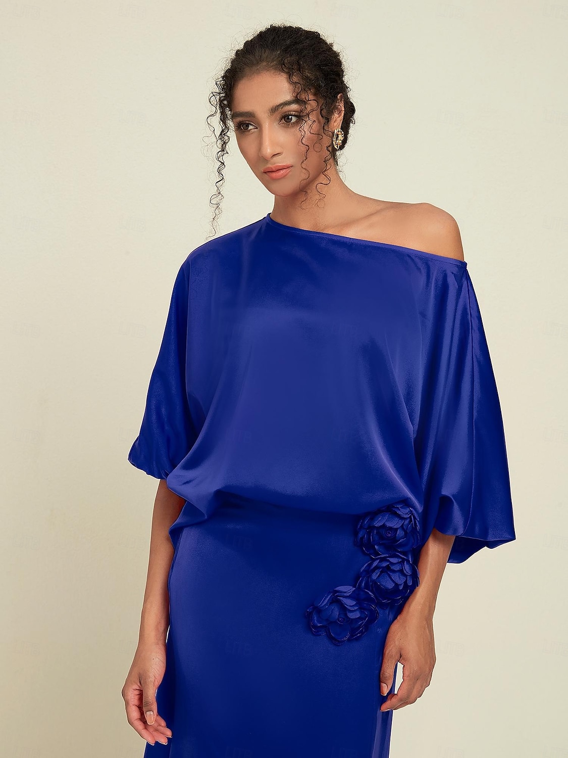 Set di due pezzi per invitati al matrimonio in raso, collo slash floreale, maniche a Giulietta, gamba larga del 2025 a $55.99 –P11