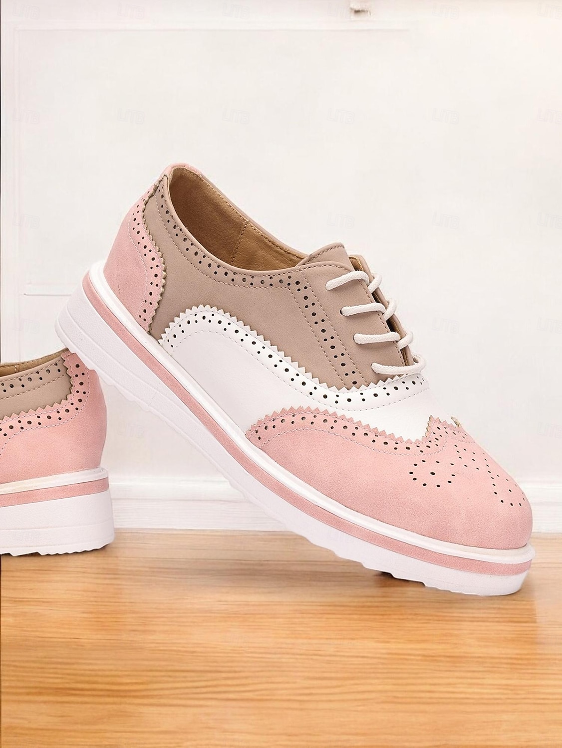 Dame Flate sko Retro Bullock Sko Kontor Arbeid Daglig Paisly Fargeblokk Snøring Plattform Rund Tå Årgang PU Snøring Svart / Hvit Brun Rosa og Hvit 2025 - $54.99 –P1