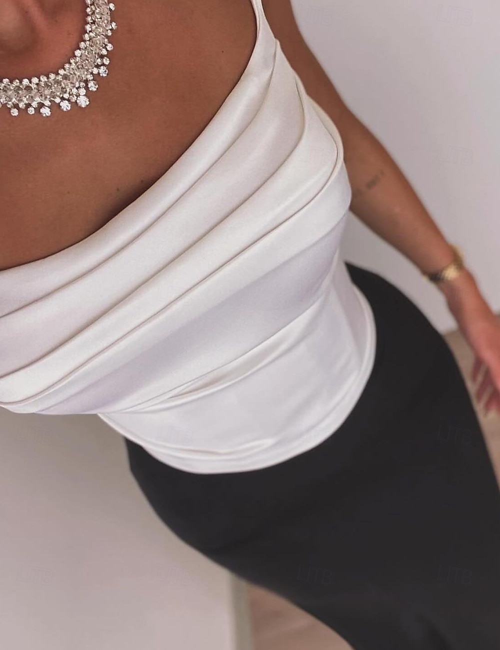 Robe de soirée sirène Noire Corsets Robe Formelle Longueur au sol Sans manches Sans bretelles Crêpe extensible Sans dos avec fronces Robe de bal masqué de 2025 ? $184.99 –P4