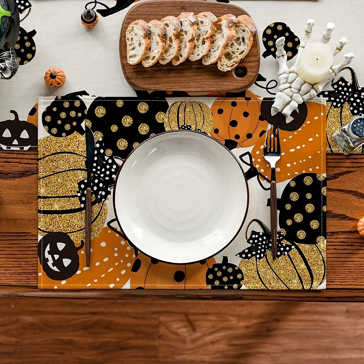 Paquete de 4 manteles individuales de lino para Halloween, resistentes al calor, para decorar la mesa del comedor de la cocina y como accesorio de mesa para fiestas espeluznantes. 2025 - $12.49 –P4