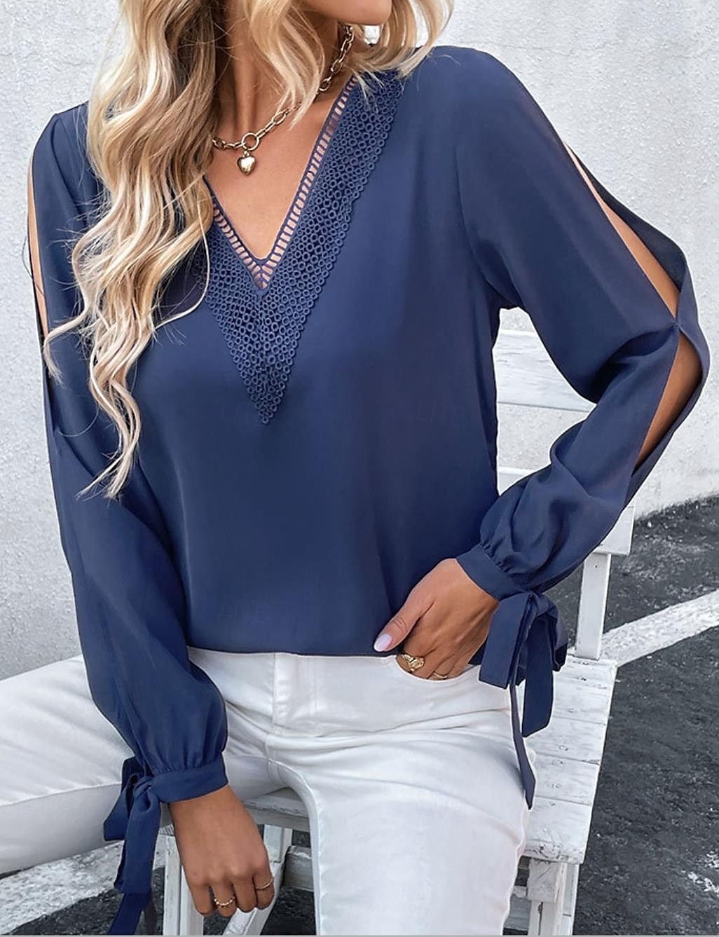 Női elegáns csipkés blúz szemcsepedő stílusos modern csipkés üreges kivágású hosszú ujjú normál felsők V nyakú munka napi romantikus kis méretű felsők nyári nyaralási viselet kék félhivatalos blúzok 2025 - $26.99 –P1