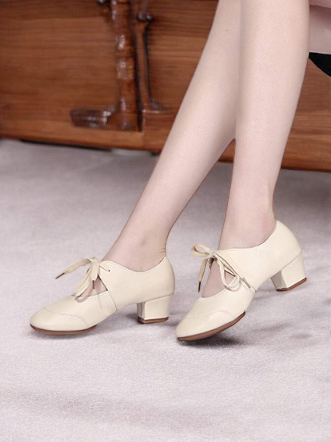 chaussures de danse à lacets dorées pour femmes avec talon bas, parfaites pour les spectacles de danse de salon, latine et jazz de 2025 ? $32.99 –P3