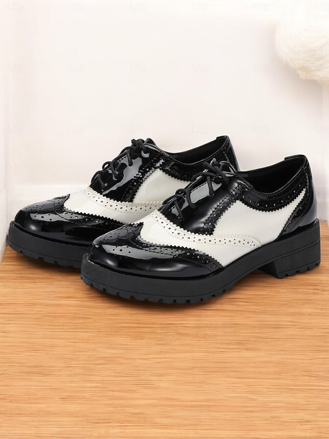 Damen-Oxford-Schuhe in Schwarz und Weiß im Brogue-Stil – Schnürschuhe aus Lack-Kunstleder, dicke Sohle, Vintage-Stil für formelle und legere Kleidung 2025 - $54.99 –P2