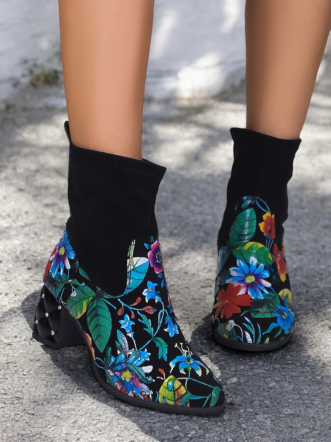 Botines de mujer con bordados florales y tacón ancho acolchado, estilo vintage, calzado de fiesta y casual de moda 2025 - $54.99 –P4