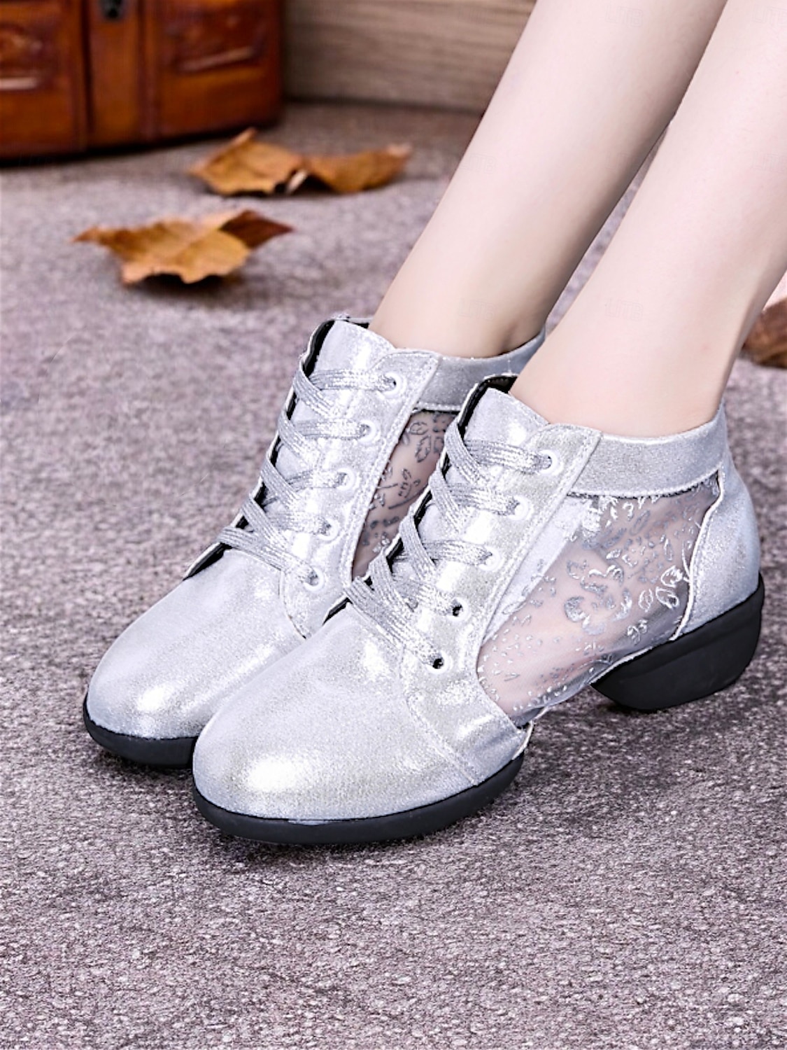 scarpe da ballo da donna con lacci color argento, pannelli floreali in rete e suola morbida, ideali per balli da sala, latino e jazz del 2025 a $42.99 –P2