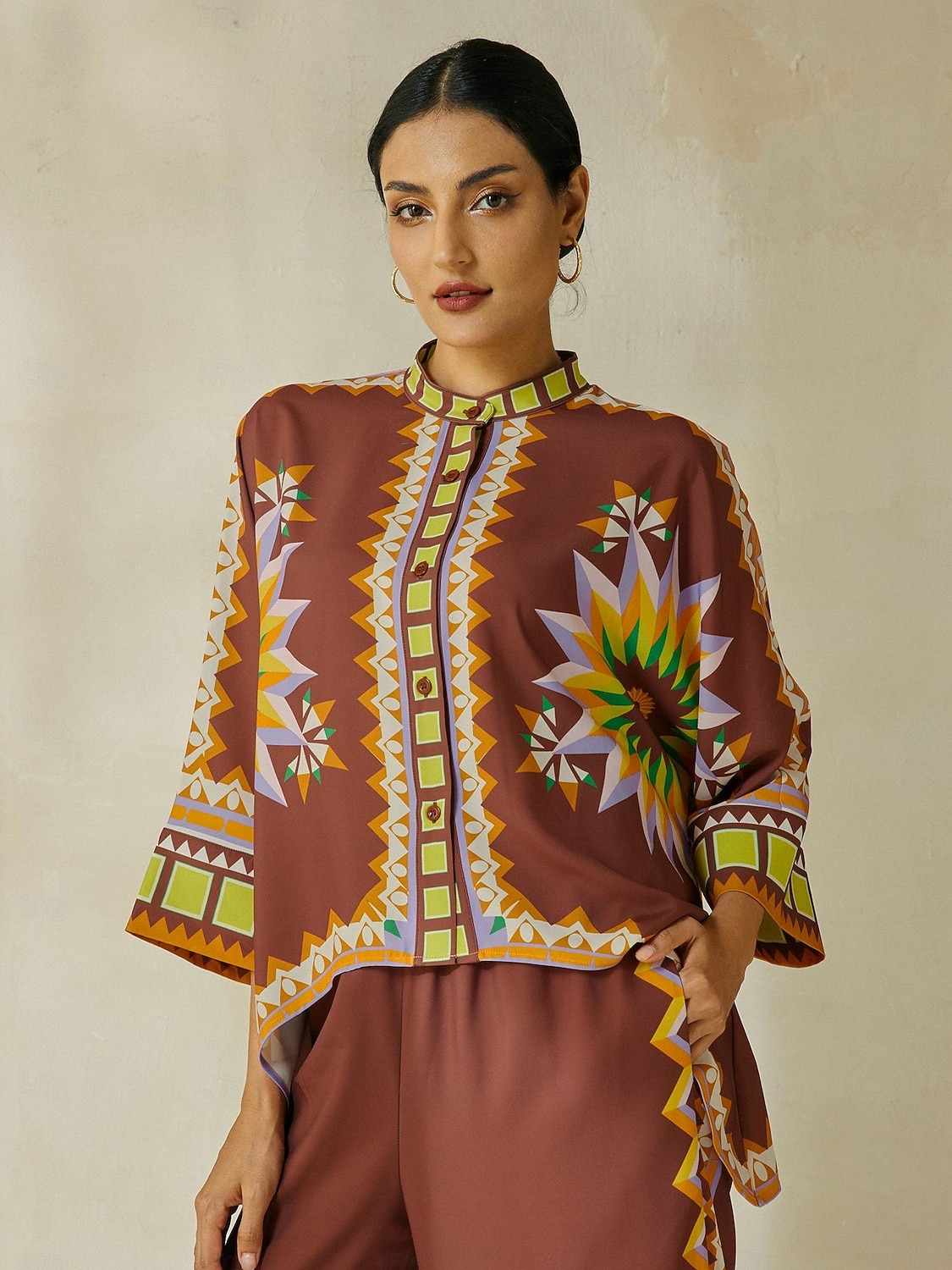 camicetta girocollo con maniche a giro in raso geometrico boho magyar del 2025 a $61.99 –P6