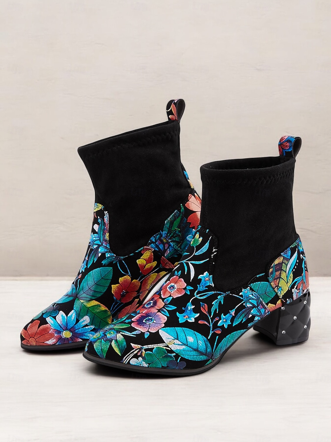 Botines de mujer con bordados florales y tacón ancho acolchado, estilo vintage, calzado de fiesta y casual de moda 2025 - $54.99 –P1