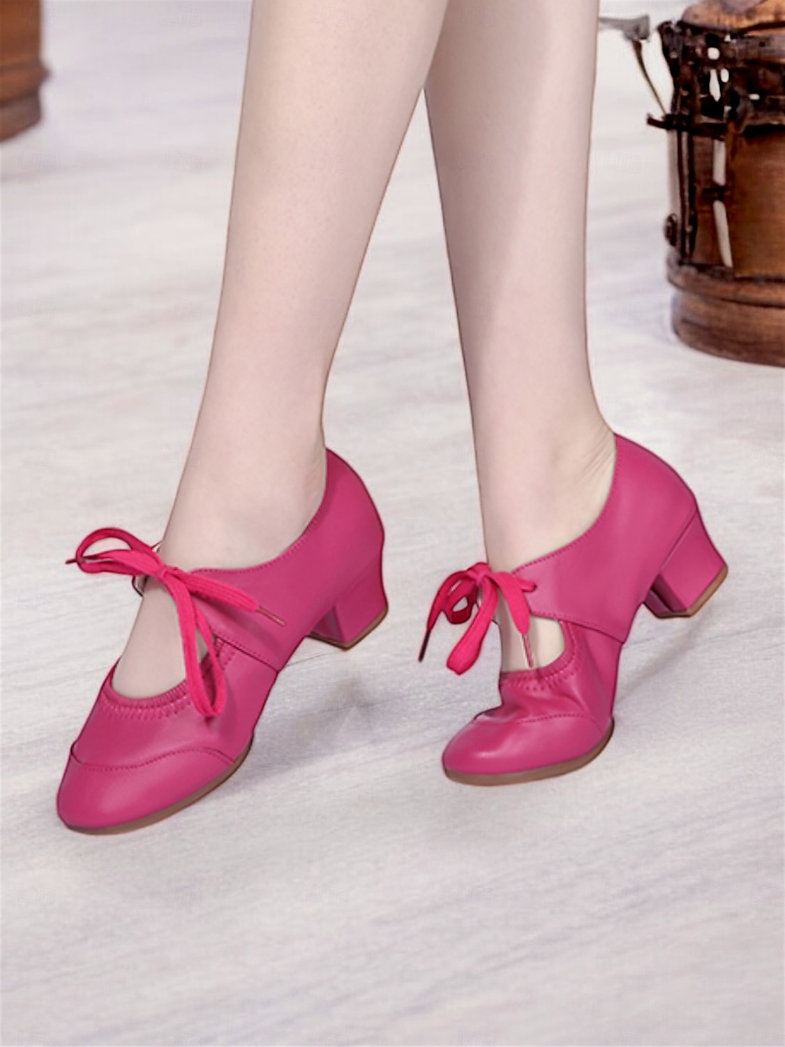 chaussures de danse à lacets dorées pour femmes avec talon bas, parfaites pour les spectacles de danse de salon, latine et jazz de 2025 ? $32.99 –P6