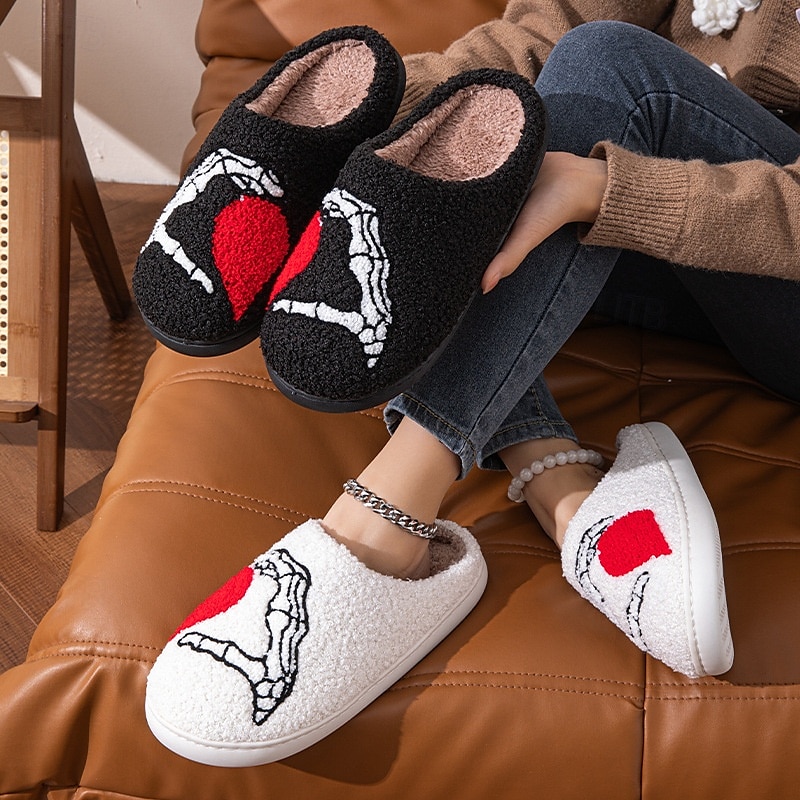 pantofole di cotone con design a forma di amore pantofole nere in peluche a forma di mano da cartone animato per uomo&amp;scarpe da interno in velluto più spesse per le donne del 2025 a $16.99 –P2