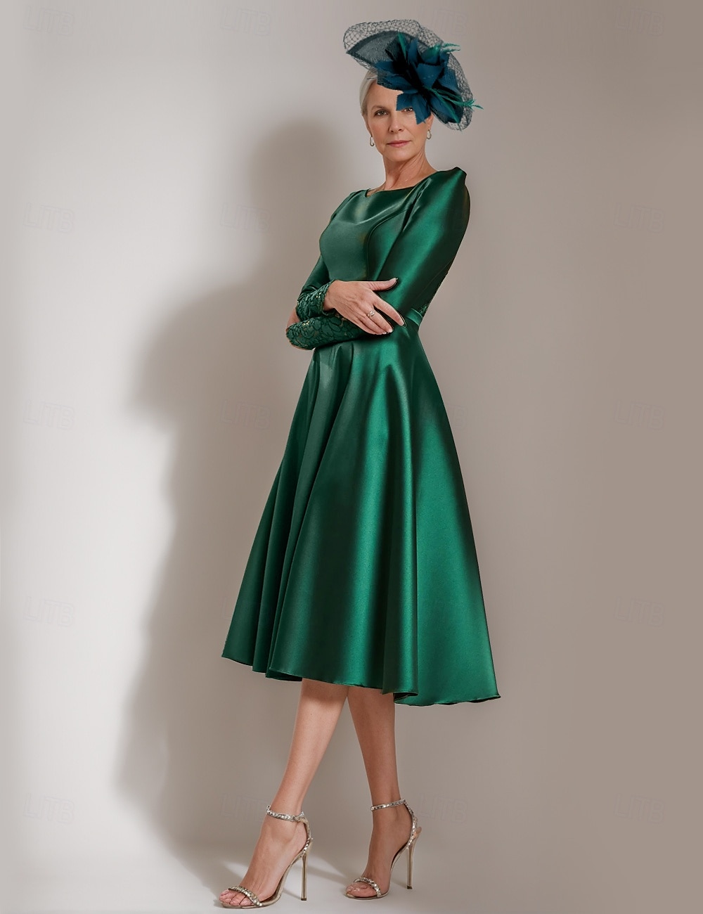 Abito Madre della Sposa A-Line Abito Elegante Semplice Collo Gioiello Lunghezza Tè Raso Maniche Lunghe con Pizzo Plissettato 2025 taglia personalizzata gratuita del 2025 a $161.99 –P3