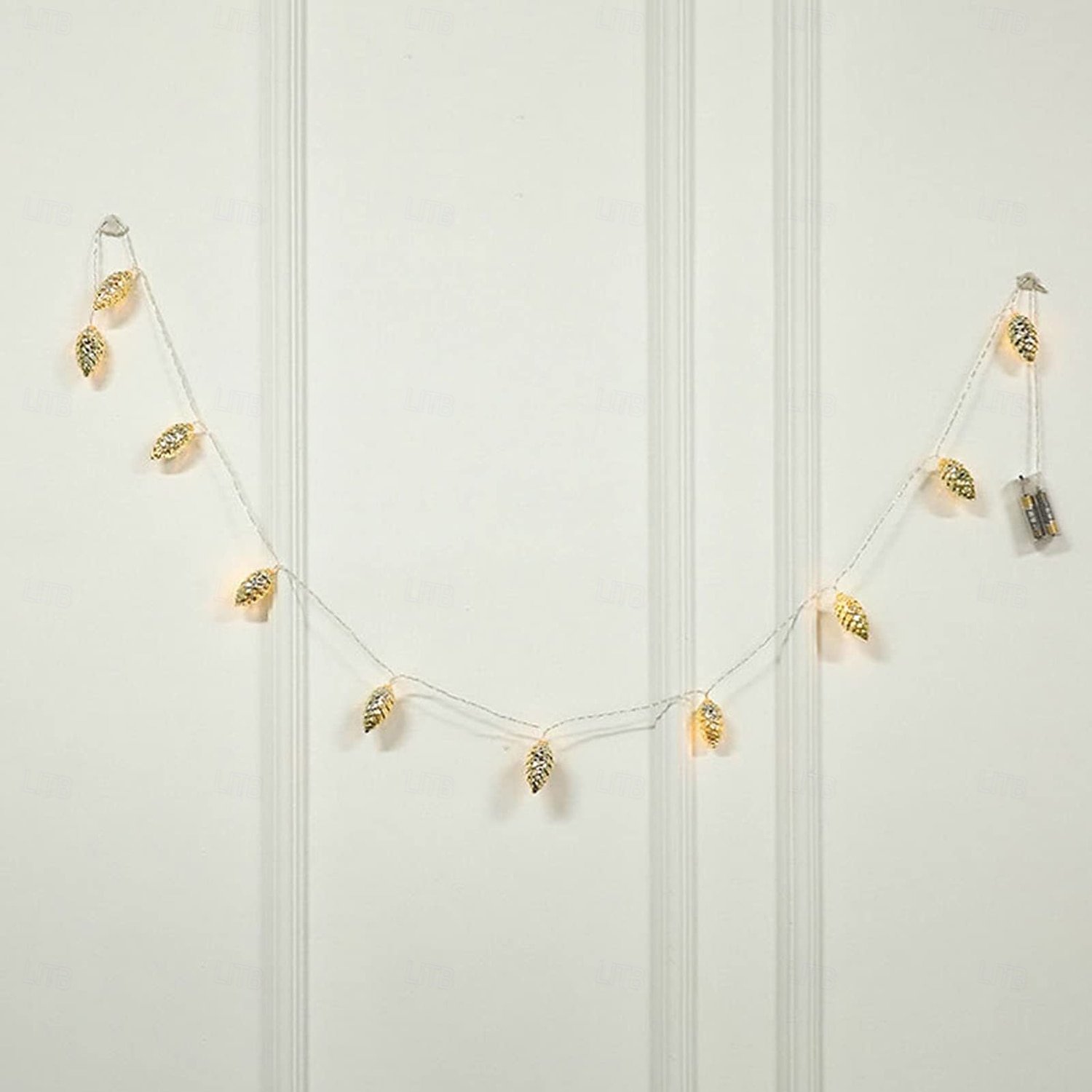 Guirlande lumineuse de Noël 3 m à 20 LED en forme de pomme de pin dorée et argentée pour sapin de Noël d'intérieur, décoration lumineuse du festival de 2025 ? $12.99 –P5