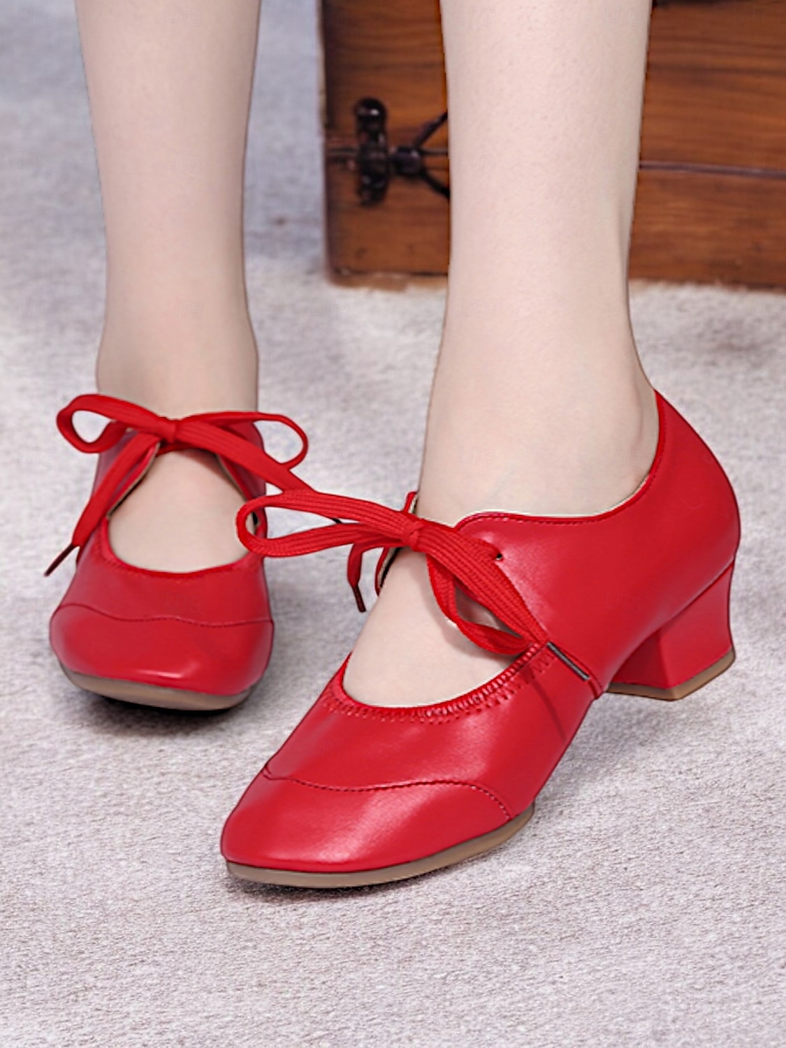 chaussures de danse à lacets dorées pour femmes avec talon bas, parfaites pour les spectacles de danse de salon, latine et jazz de 2025 ? $32.99 –P2