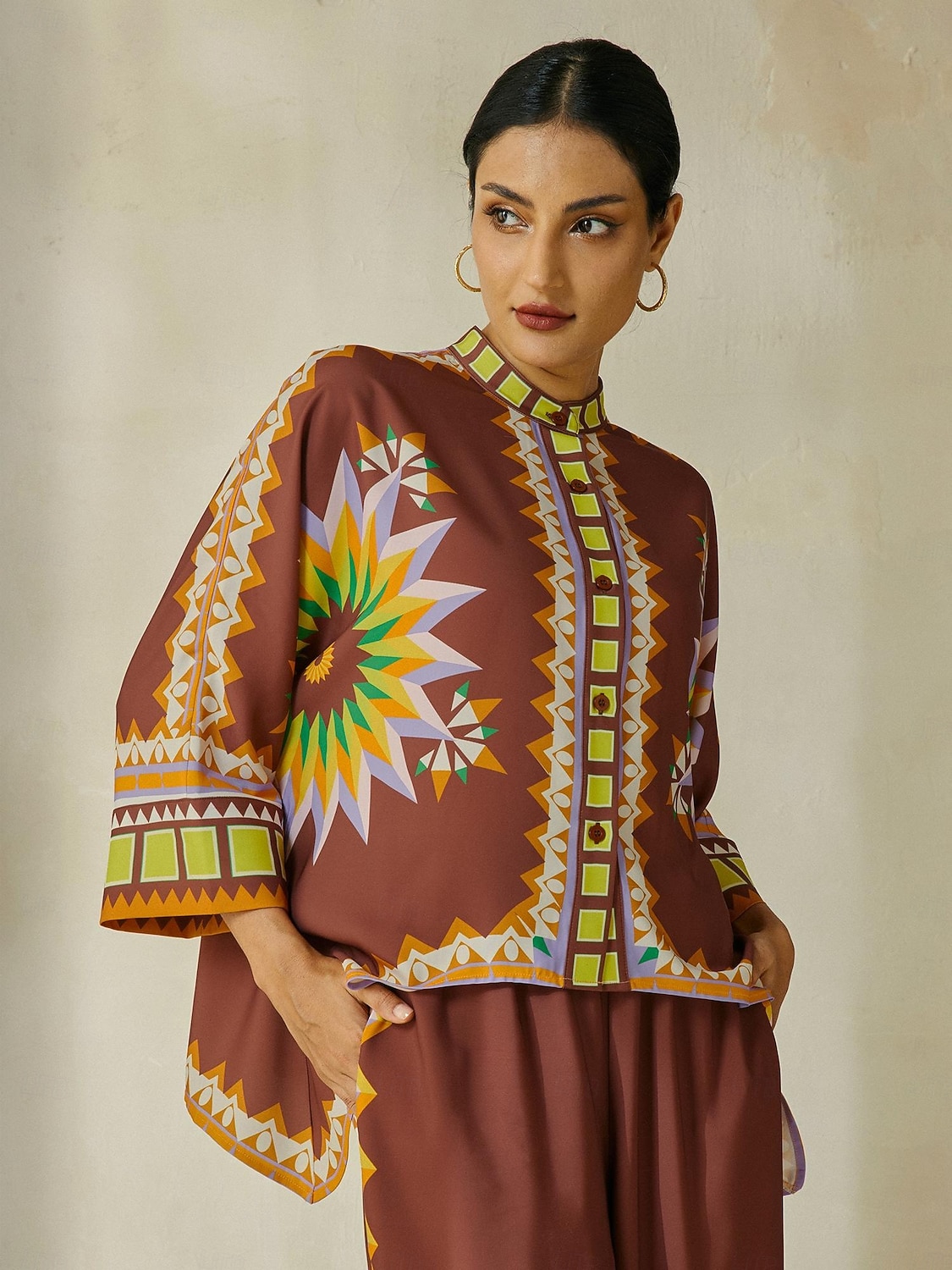 camicetta girocollo con maniche a giro in raso geometrico boho magyar del 2025 a $61.99 –P1