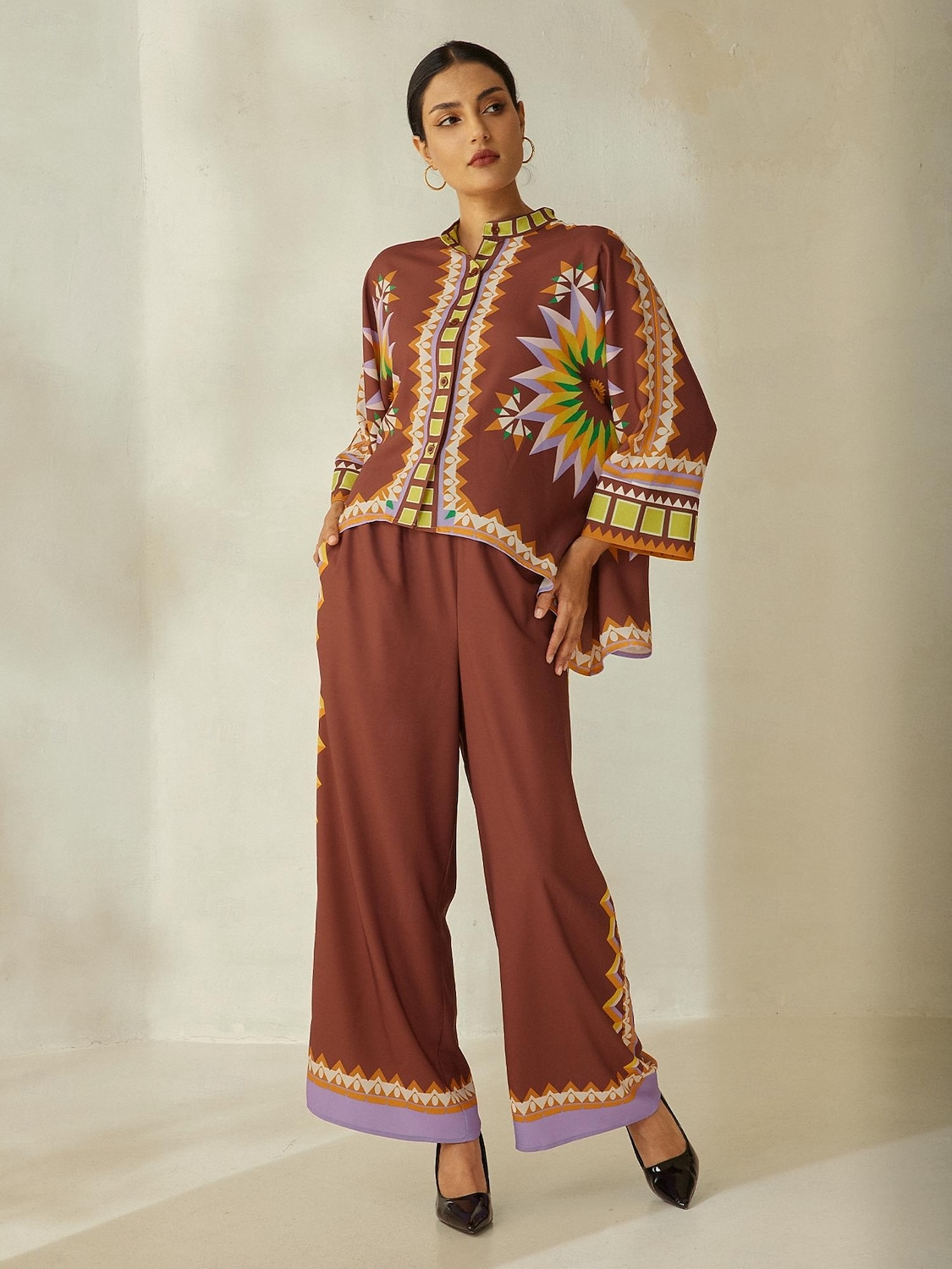 camicetta girocollo con maniche a giro in raso geometrico boho magyar del 2025 a $61.99 –P4