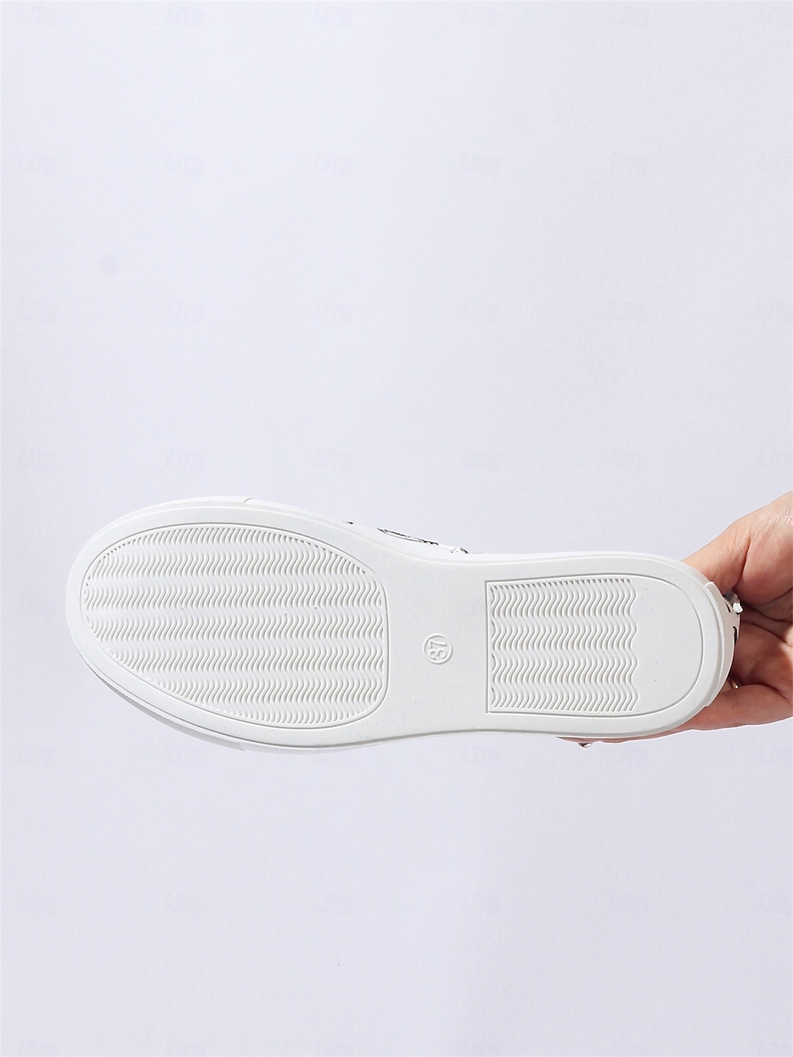 sneakers da donna con lacci e stampa teschio – scarpe basse casual gotiche con suola bianca, perfette per Halloween e per lo street style quotidiano del 2025 a $29.99 –P3