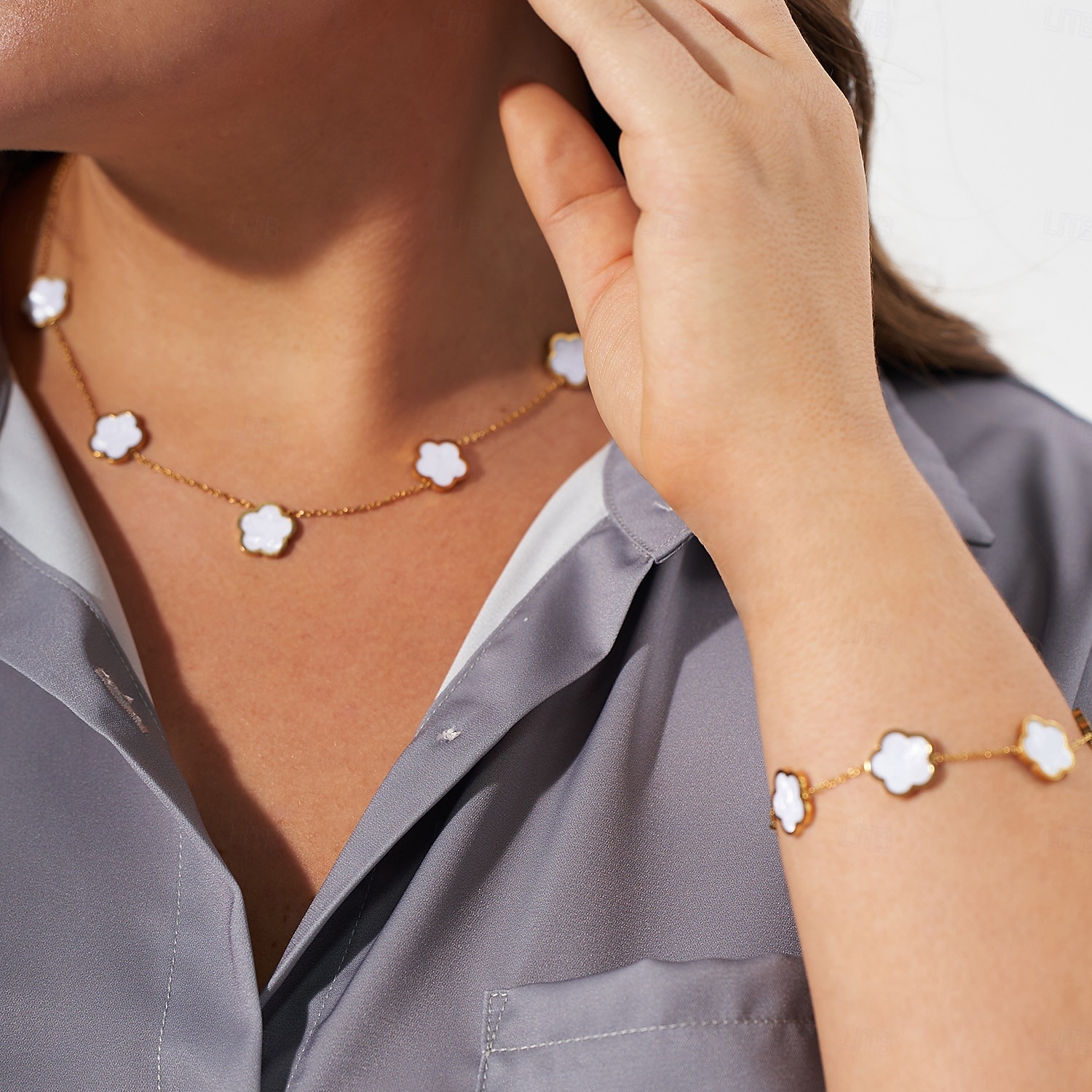 parure de bijoux en plaqué or avec fleur et nacre pour femme – collier, bracelet et boucles d'oreilles élégants pour femme de 2025 ? $24.99 –P3
