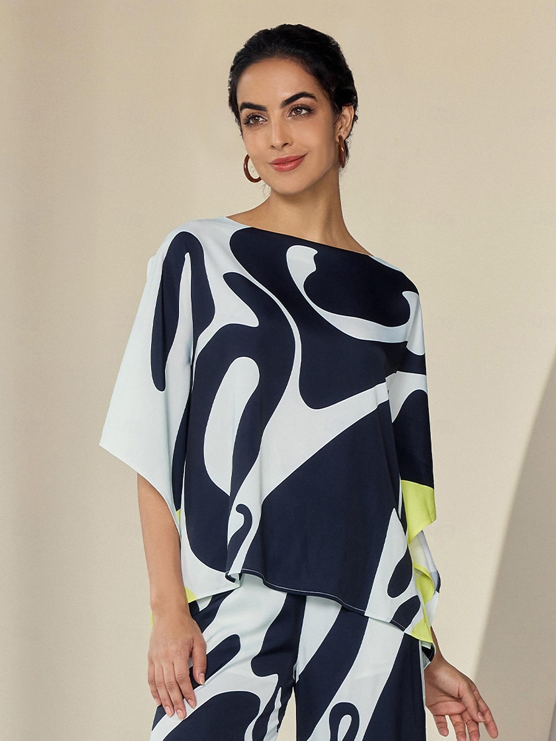 camicia in raso di seta manica ungherese camicetta grafica fluida del 2025 a $51.99 –P1