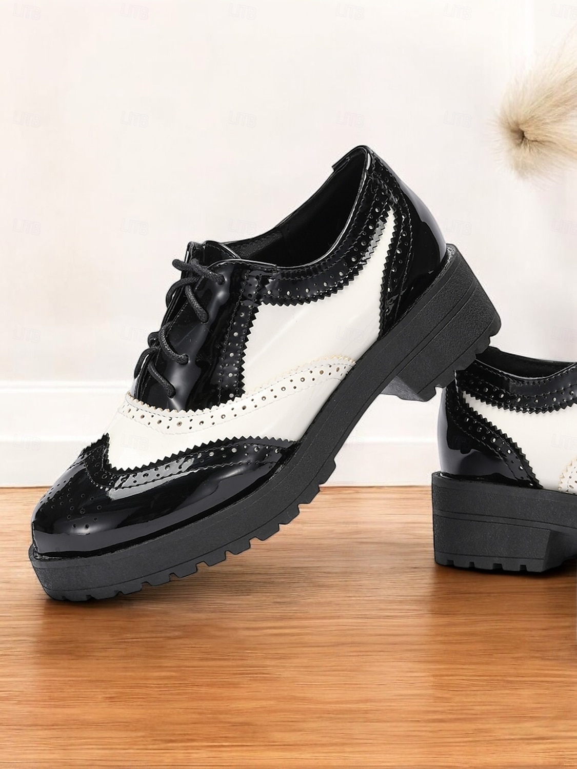Damen-Oxford-Schuhe in Schwarz und Weiß im Brogue-Stil – Schnürschuhe aus Lack-Kunstleder, dicke Sohle, Vintage-Stil für formelle und legere Kleidung 2025 - $54.99 –P1