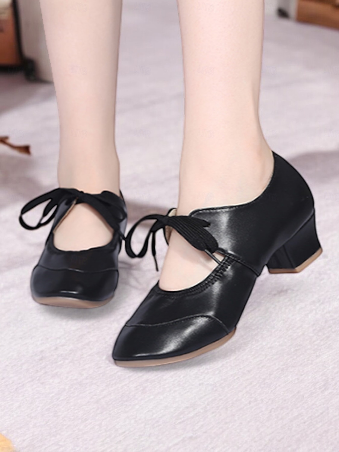chaussures de danse à lacets dorées pour femmes avec talon bas, parfaites pour les spectacles de danse de salon, latine et jazz de 2025 ? $32.99 –P4