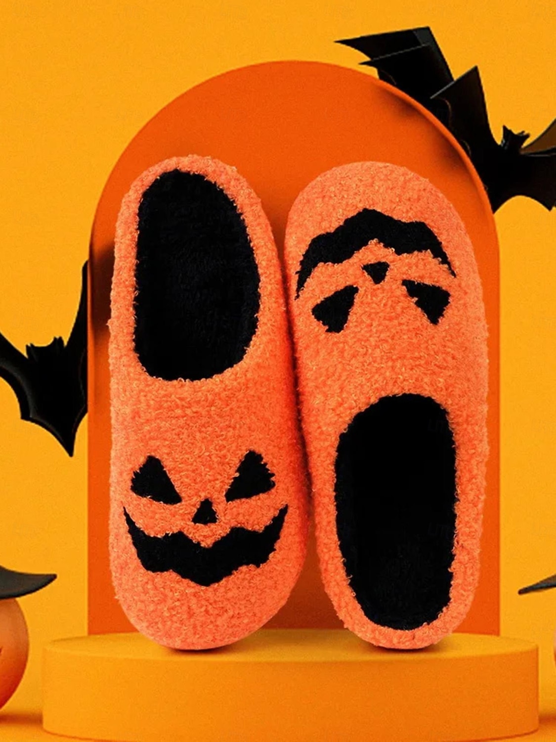 Chaussons en polaire confortables sur le thème d'Halloween pour femmes avec des motifs de citrouille et de crâne - chaussures d'intérieur amusantes pour les fêtes d'automne et d'Halloween de 2025 ? $16.99 –P3